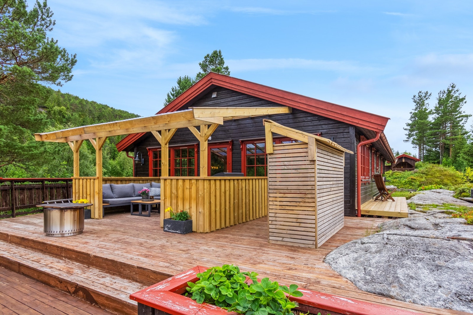 Nåværende eier har gjort mange flotte oppgraderinger med uteområdet. Galleribilde