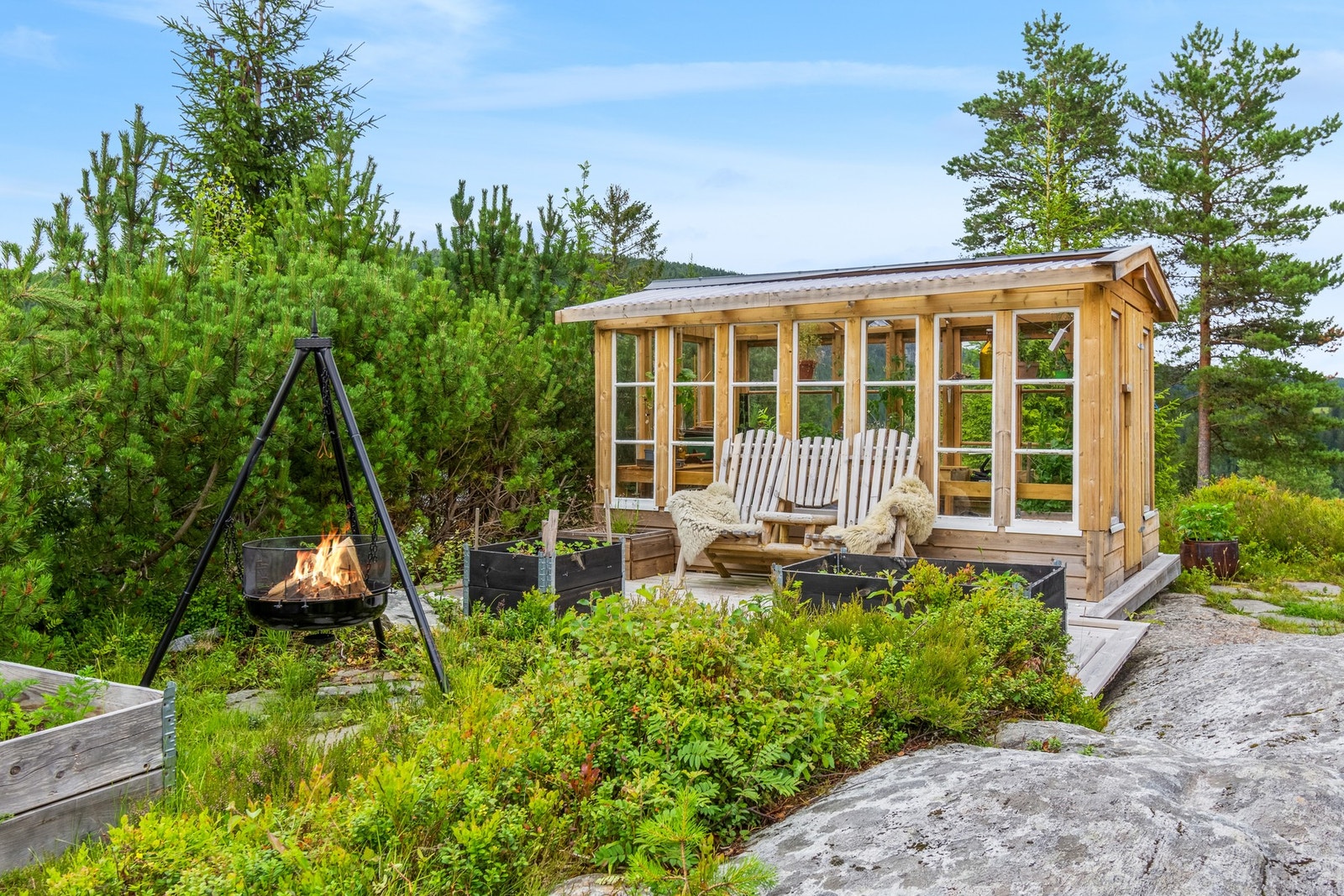 Koselig uteplass med drivhus på 7 kvadratmeter. Galleribilde