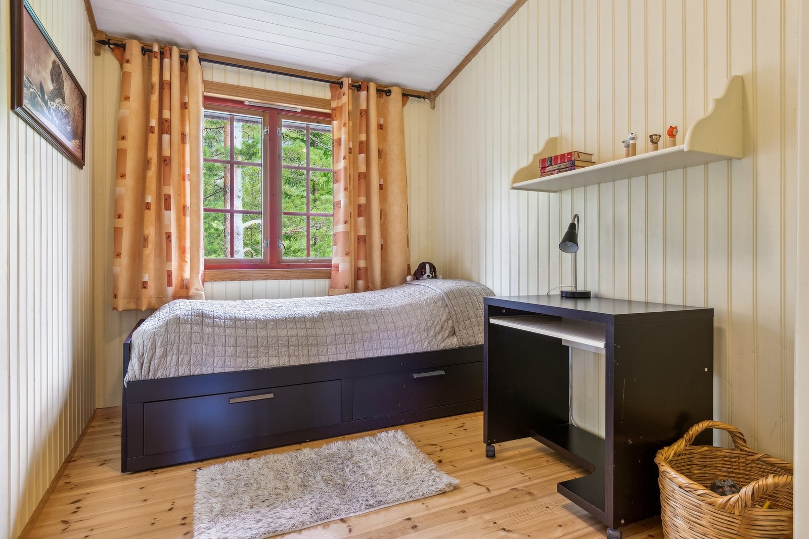 Romslig soverom på 7,5 kvadratmeter. Galleribilde