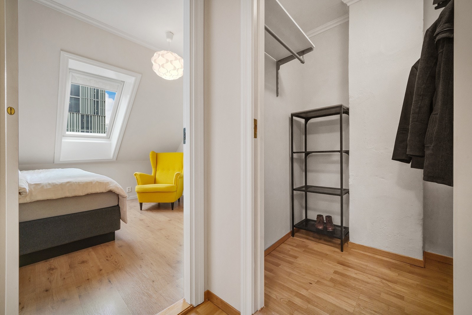 Det er to gode soverom i leiligheten og innvendig bod som fungerer utmerket til garderobe - Galleribilde
