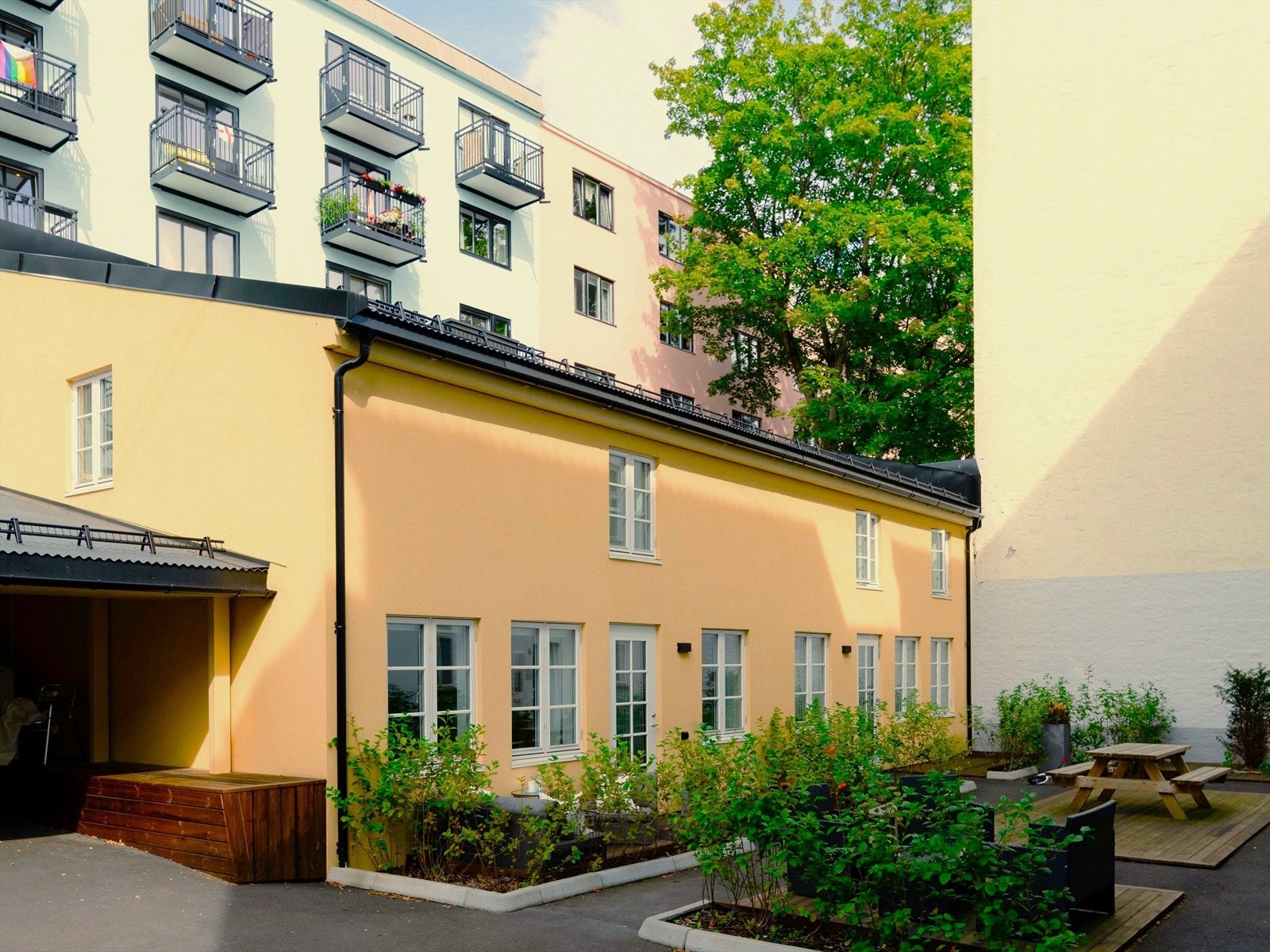 En særegen bolig med attraktiv beliggenhet, og en sjelden mulighet til å bo i en tomannsbolig midt i byen! Galleribilde