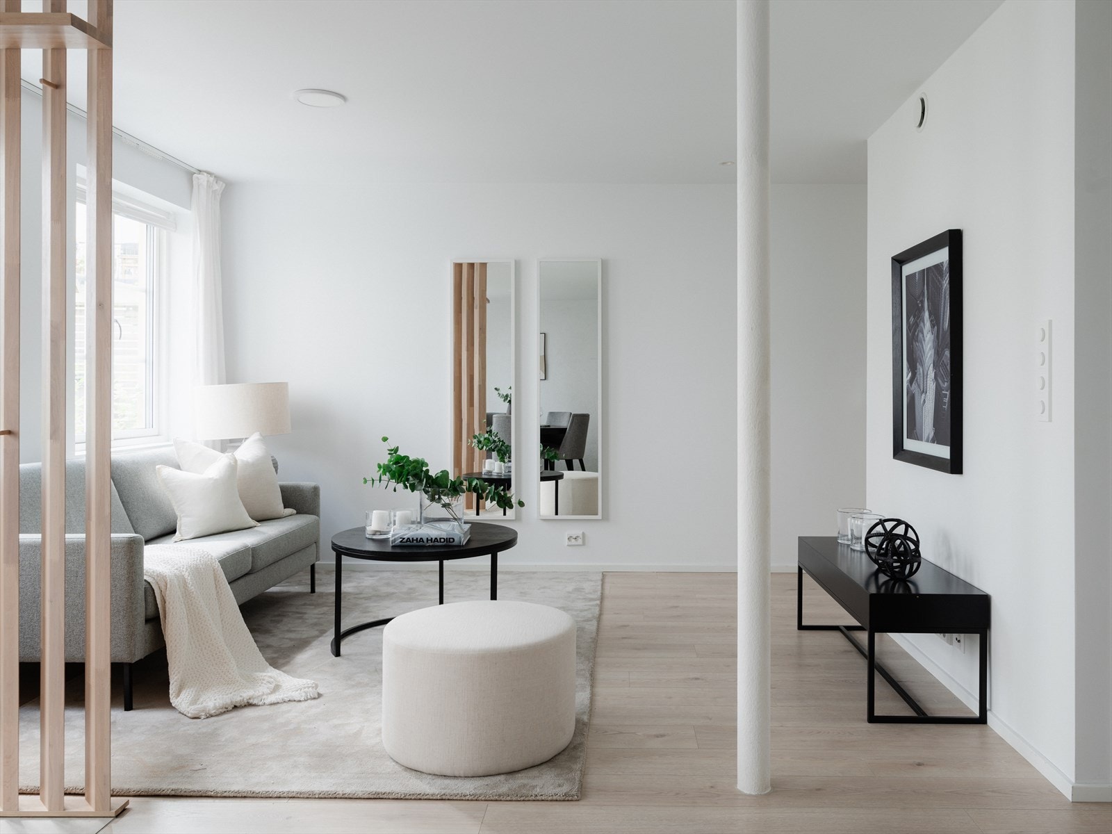 Boligen ligger usjenert til i stille, indre gårdsrom, samtidig som det er kort vei til byens puls og alle servicetilbud. Her får du virkelig i både pose og sekk! Galleribilde
