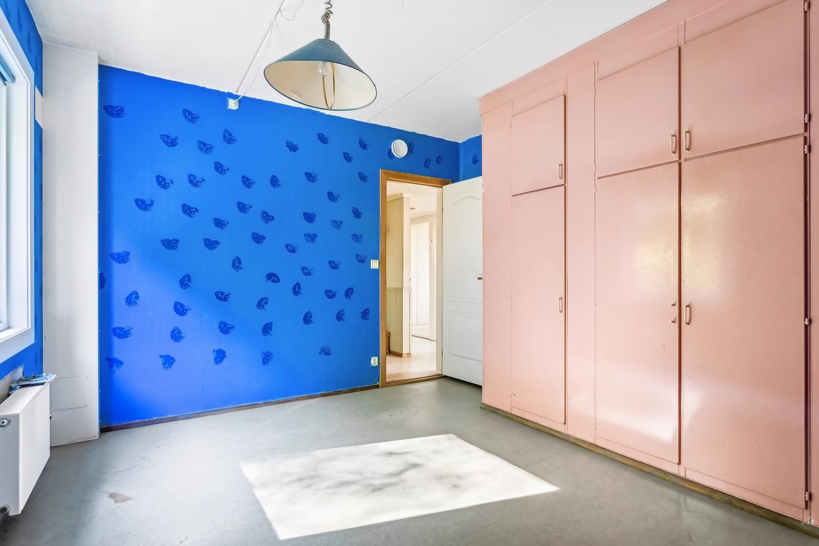 Hovedsoverommet er av god størrelse og er innredet med innebygd garderobeskap. Galleribilde