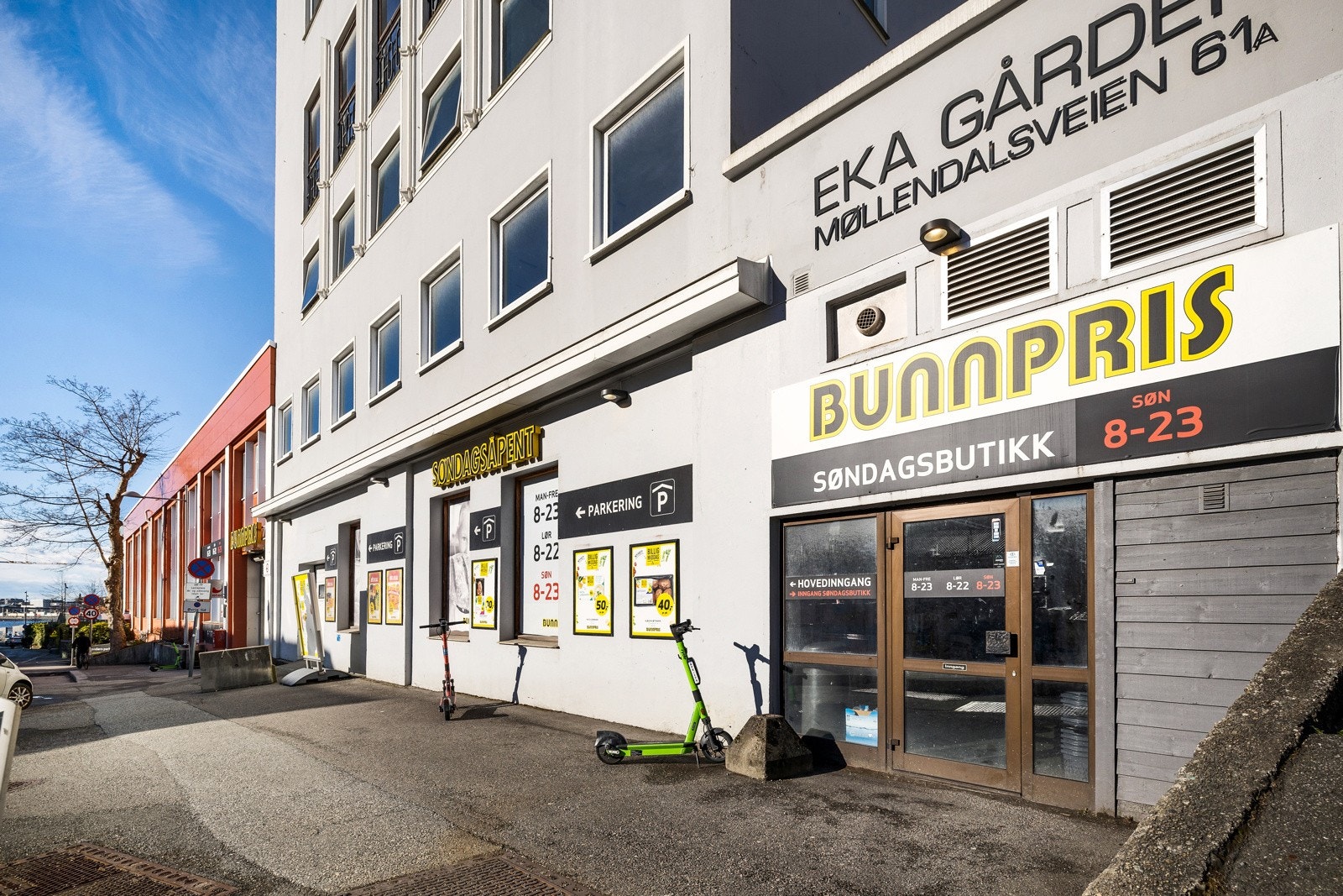 Bunnpris (søndagsåpen) ligger få meter fra leiligheten. Galleribilde