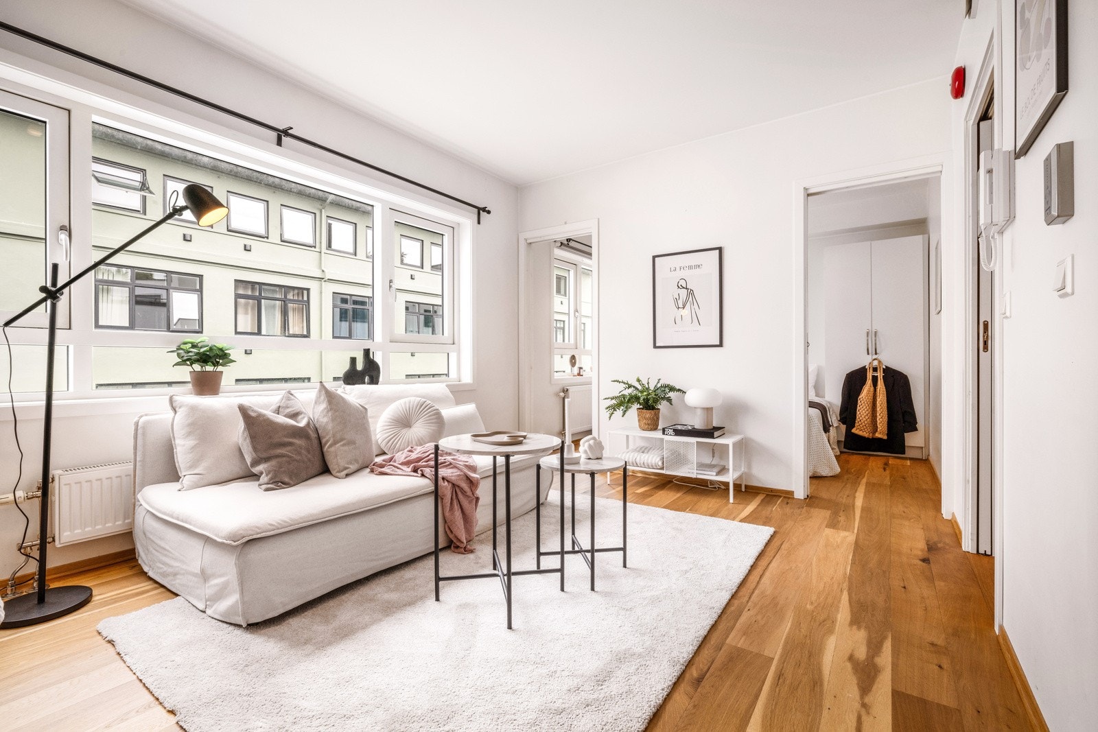 Det er etasjeskillere i betong og bygget er godt isolert. Galleribilde