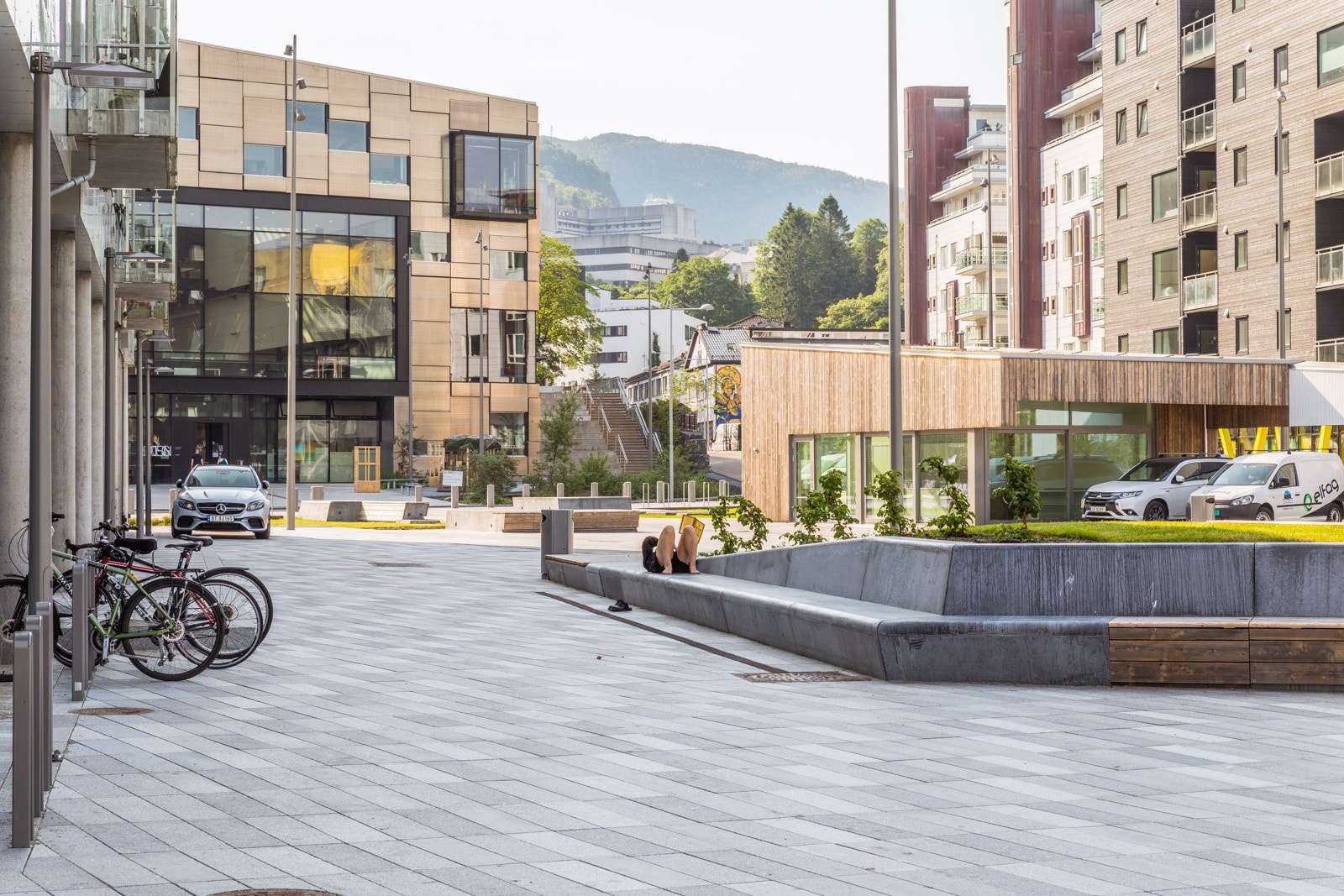 Området er under utvikling og Møllendal er forvandlet fra et industriområde til et av de mest populære stedene i Bergen. Galleribilde
