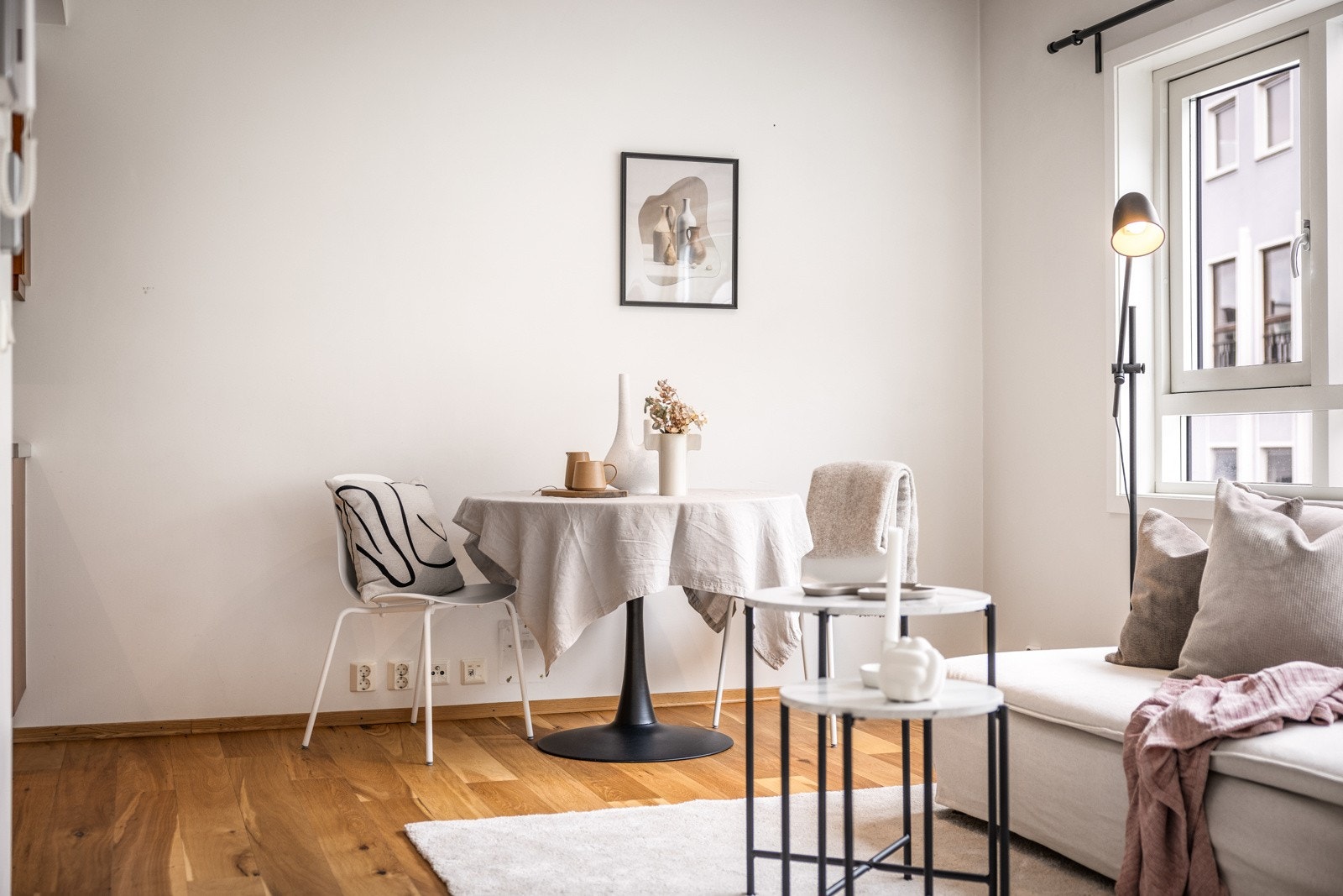 Her kan ny eier flytte rett inn uten å foreta seg noen oppgraderinger. Leiligheten kan overtas hurtig om ønskelig. Her er det innflytningsklart. Galleribilde