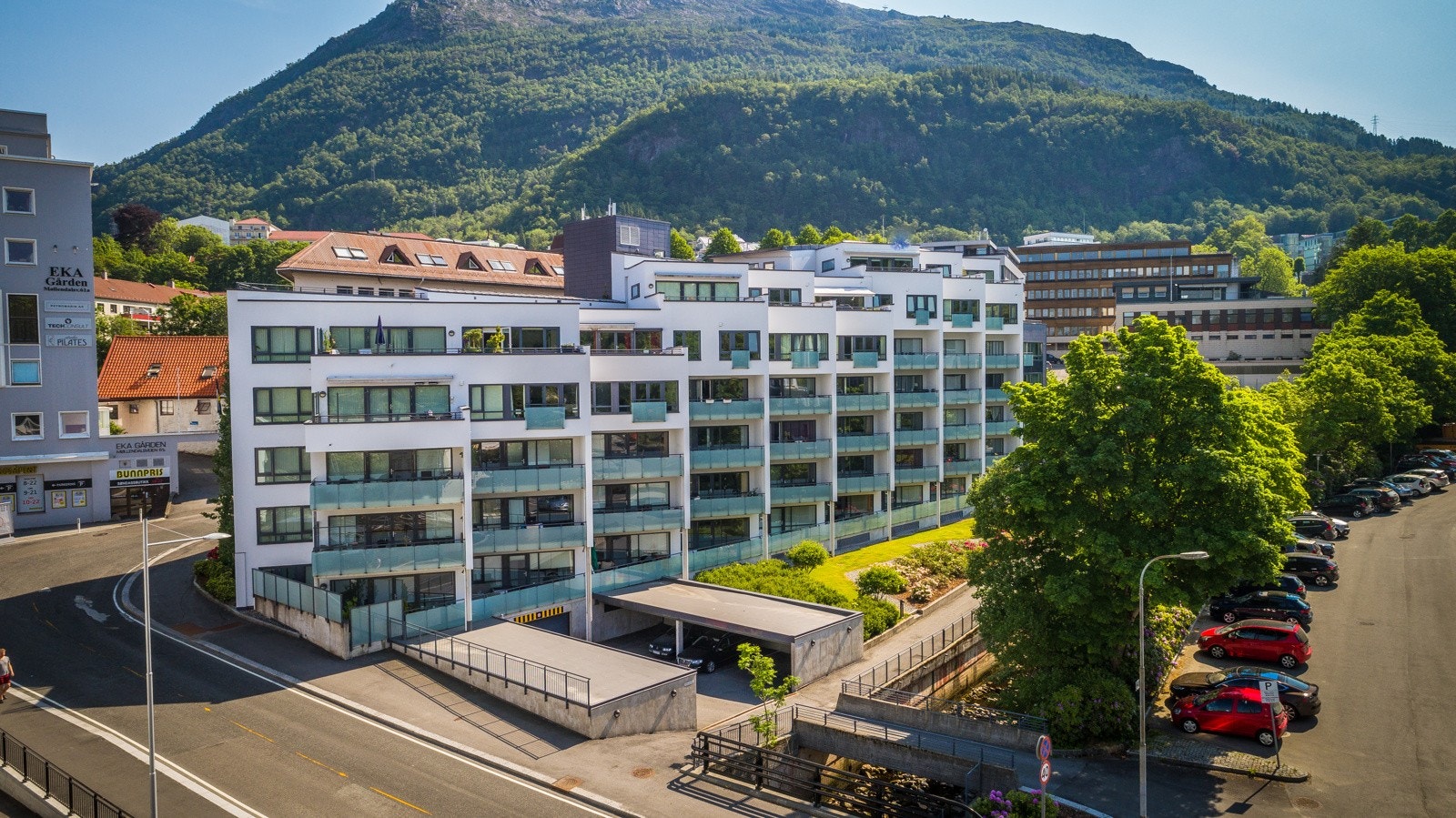 Et av byens hippeste nabolag. Haukeland sykeshus og "hele" Helse Bergen ligger på toppen av Møllendalsbakken. Galleribilde