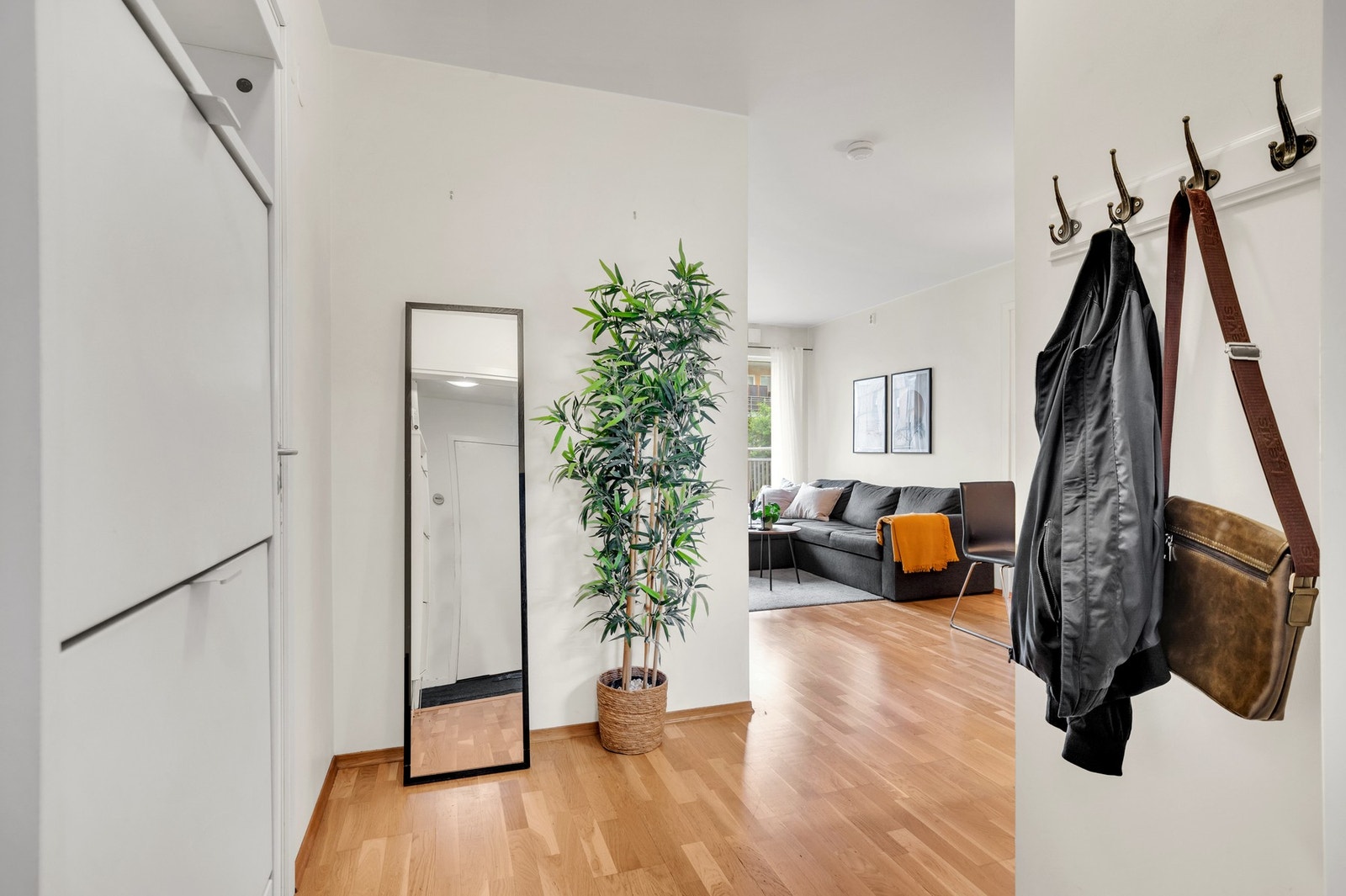 Fra entreen kommer du inn til stuearealet. Galleribilde