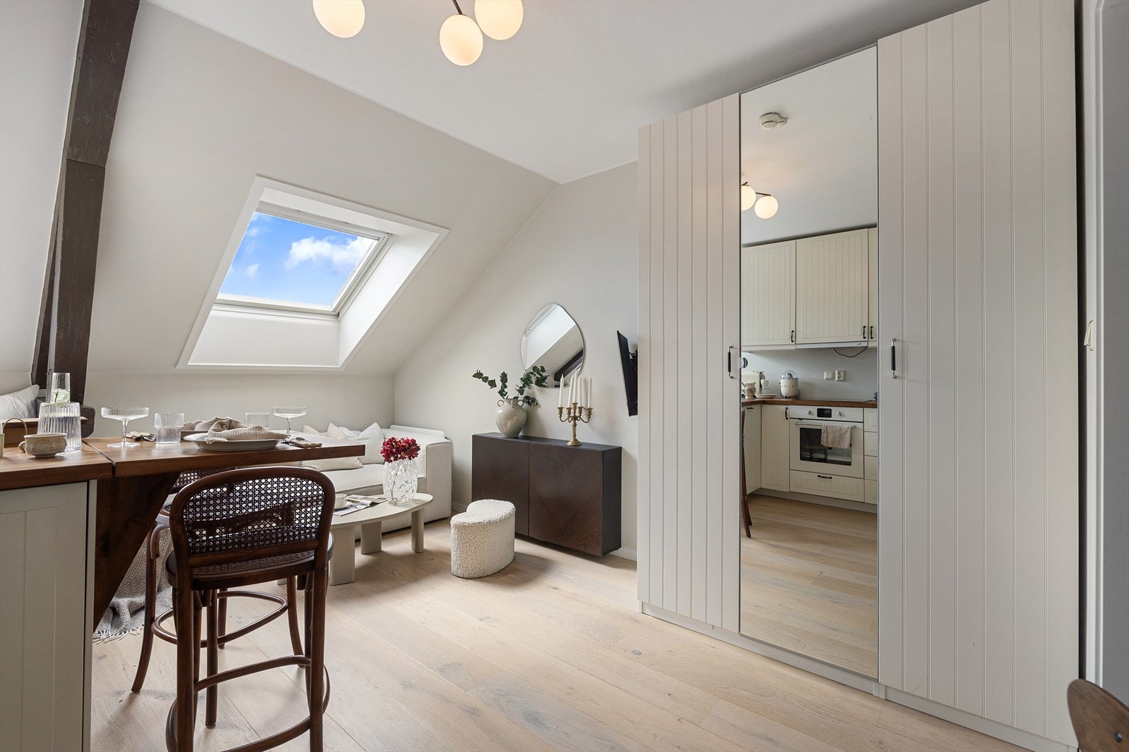 Leiligheten ble etablert i 2005 i forbindelse med rehabilitering og ombygging av bygården. Galleribilde