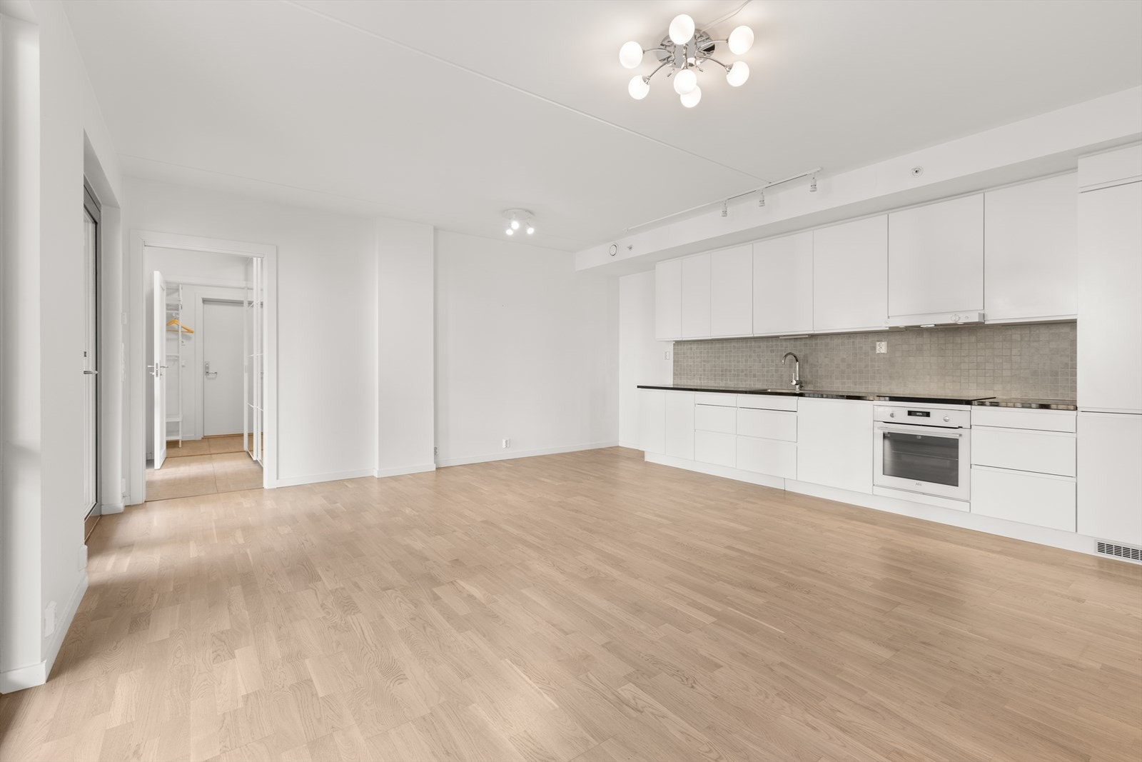 Trestavs parkett på gulv. Galleribilde