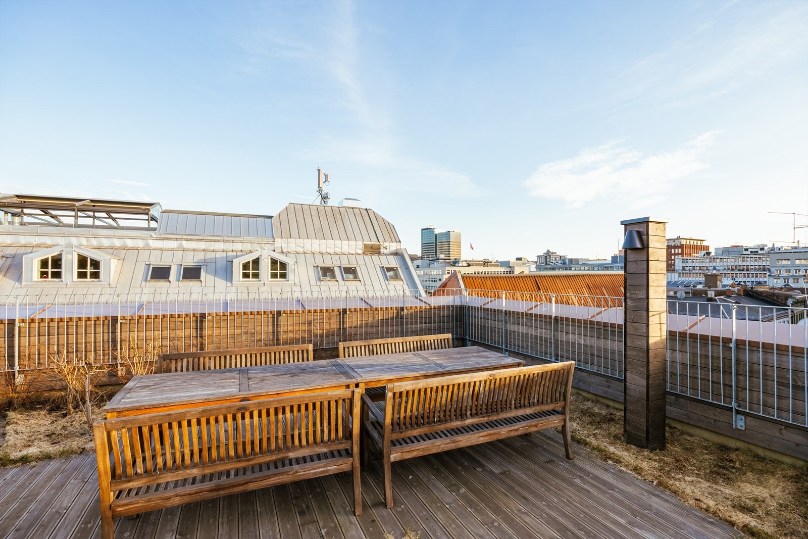 Her kan man sitte og nyte solen og utsikten! Galleribilde