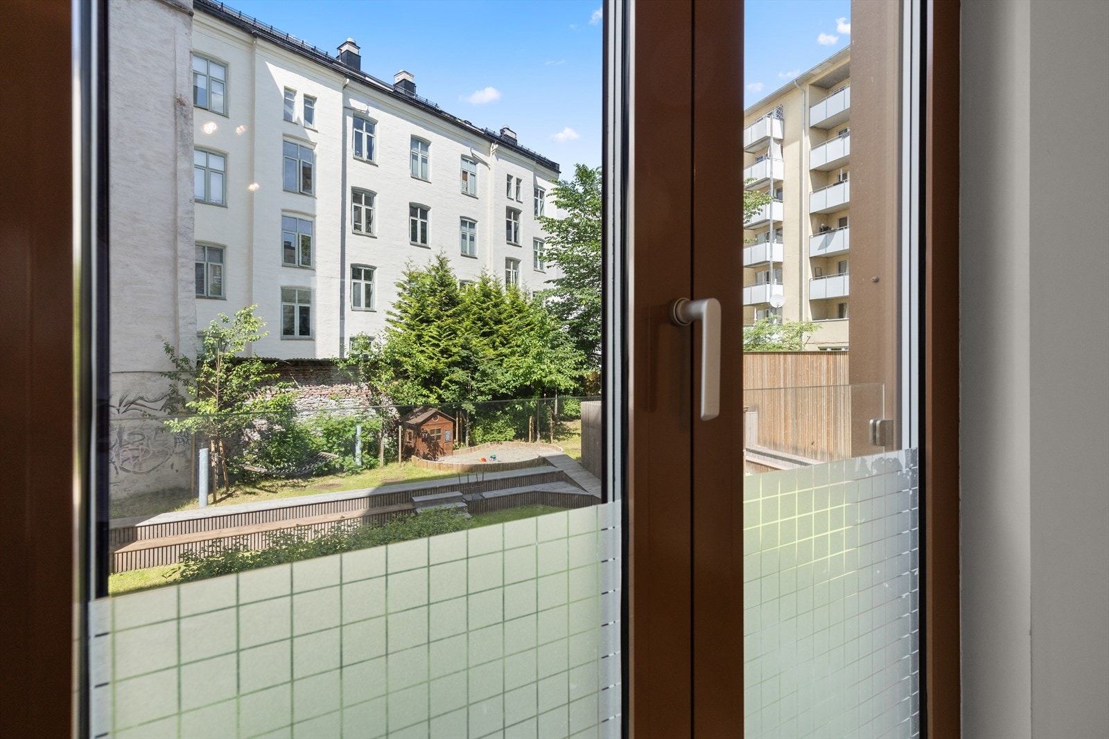 Stille og rolig i indre gårdsrom. Galleribilde