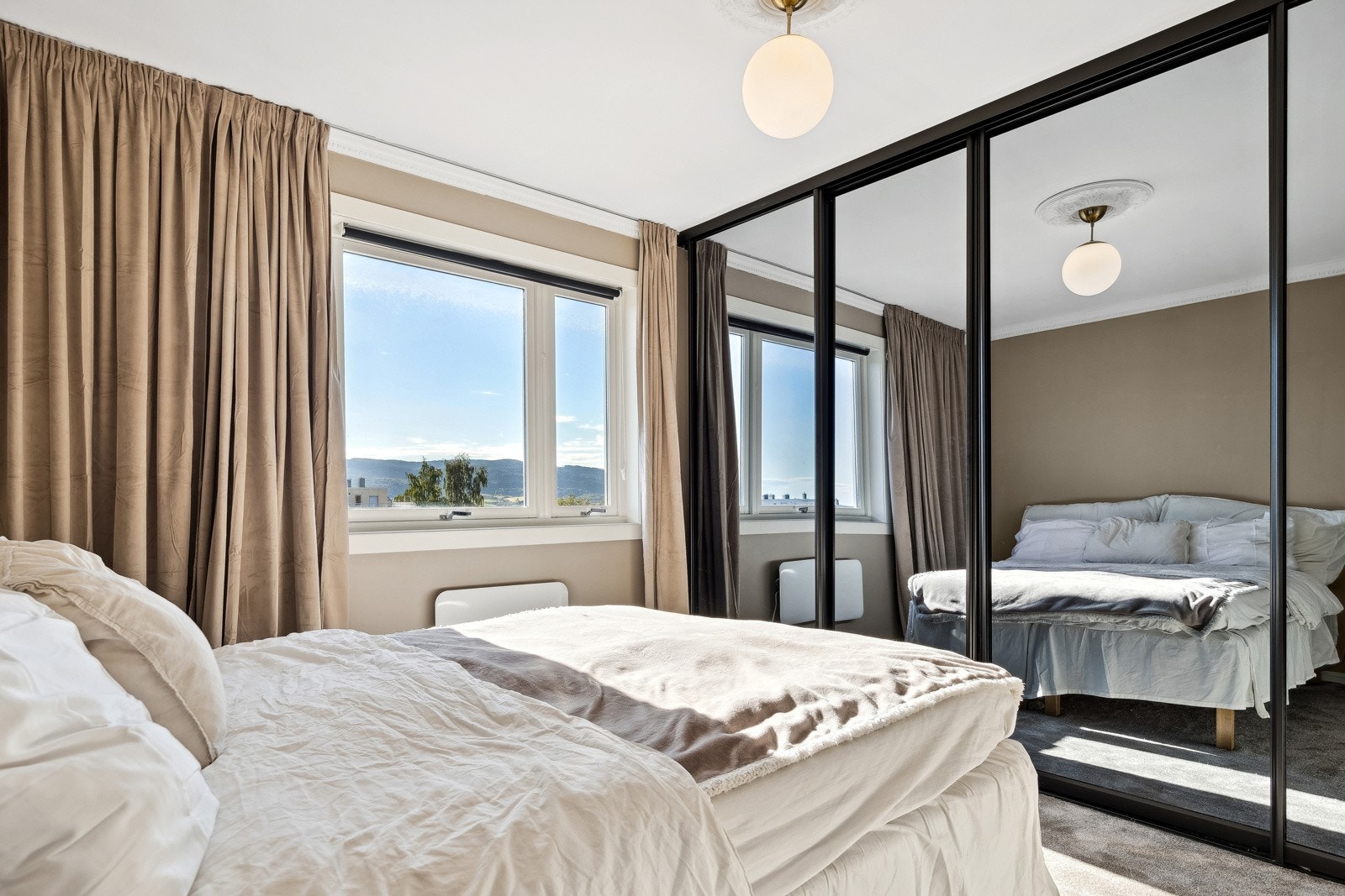 Soverommet er på 13 kvm, og har god plass til dobbeltseng og garderobeløsning. Galleribilde