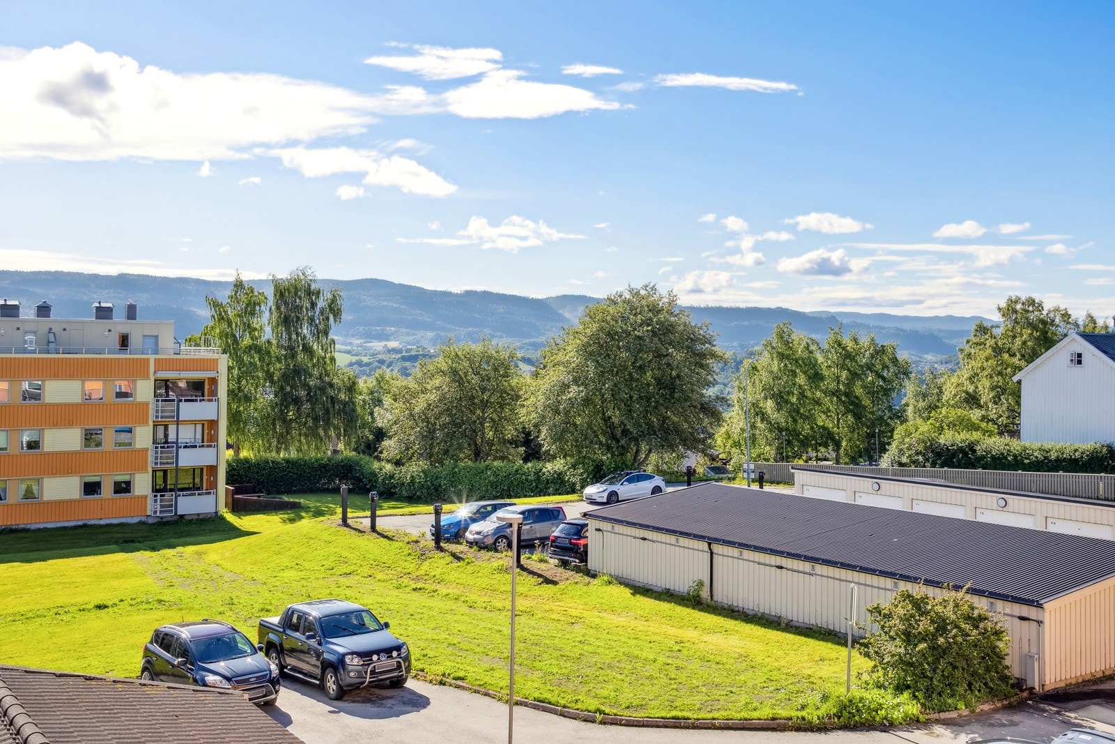 Sentral beliggenhet med nærhet til metrobuss, trenignssenter, og senter med dagligvare og apotek. Galleribilde