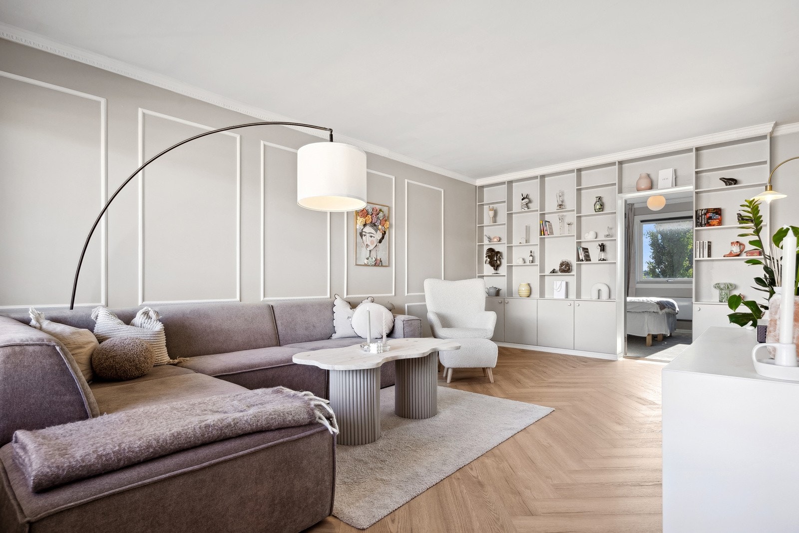 Leiligheten er malt i delikate farger. Galleribilde