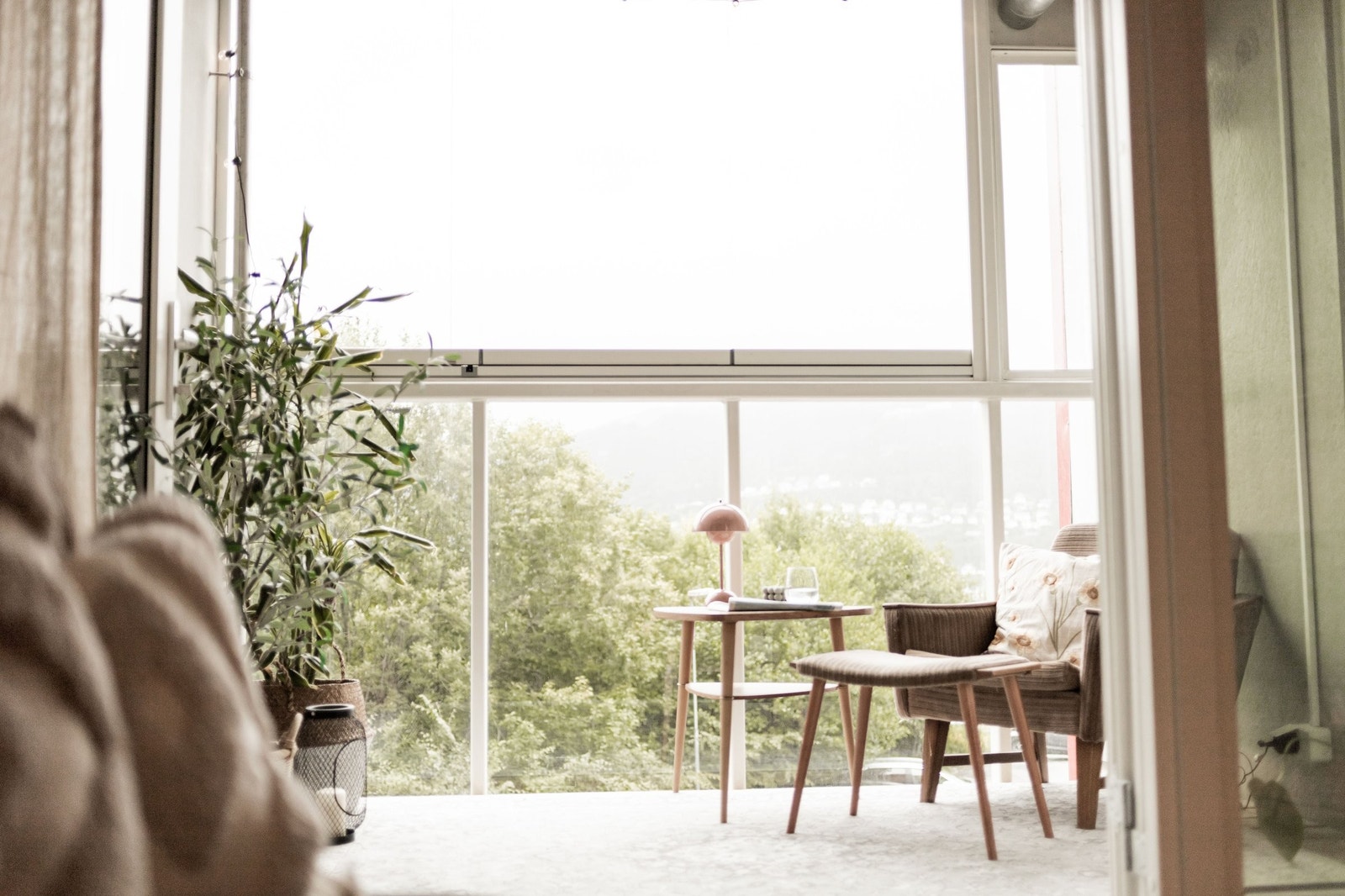 Med sentral, naturskjønn og fredelig beliggenhet og gode sol- og utsiktsforhold er dette den perfekte plassen å slappe av. Galleribilde