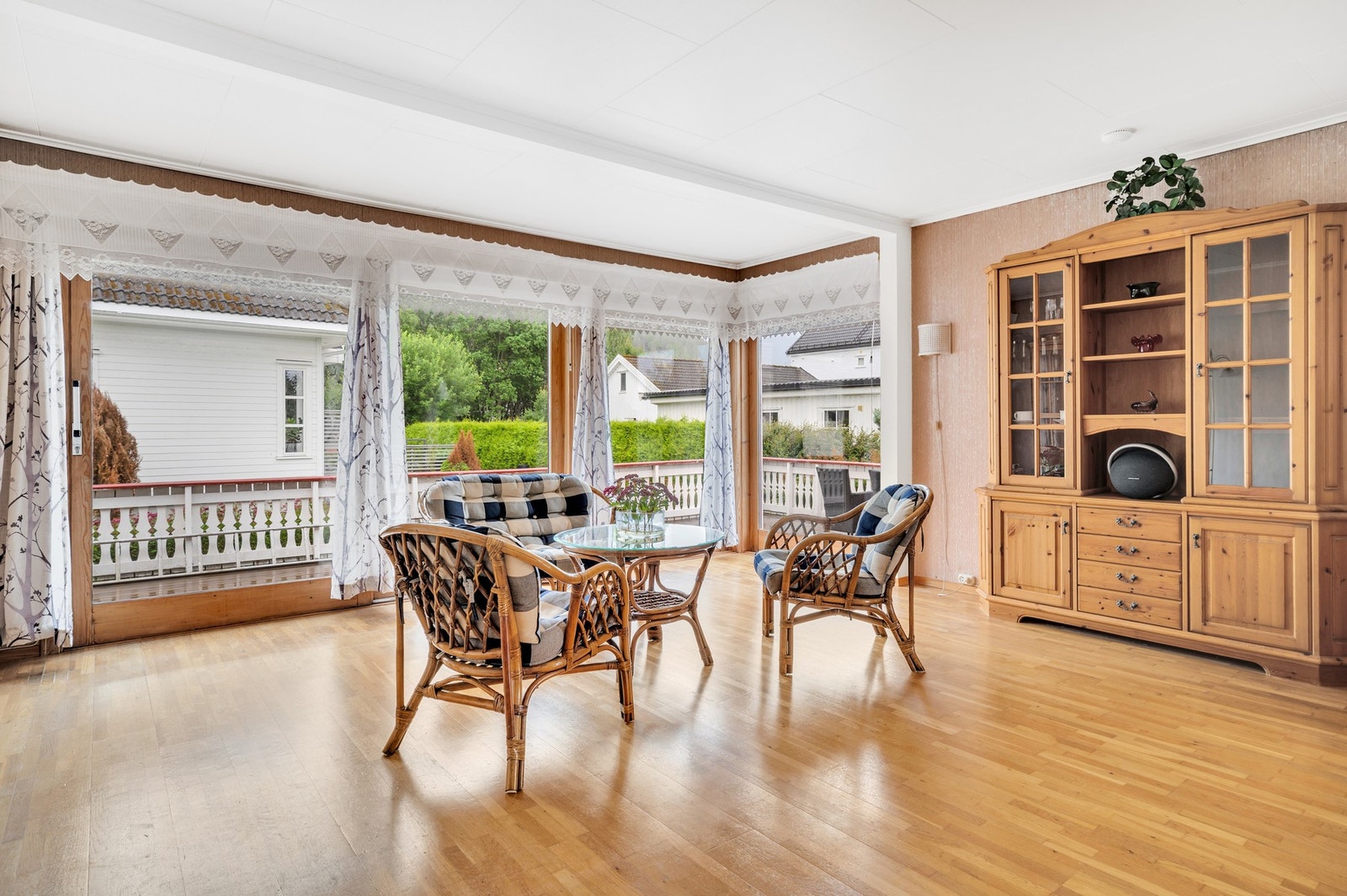 Romslig stue på ca. 35m² med ypperlige møbleringsmuligheter. Galleribilde