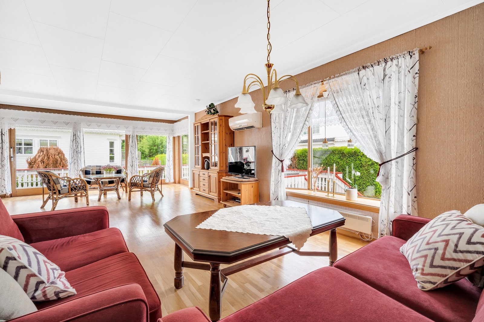 På stuen er det plass til flere sosiale soner. Galleribilde