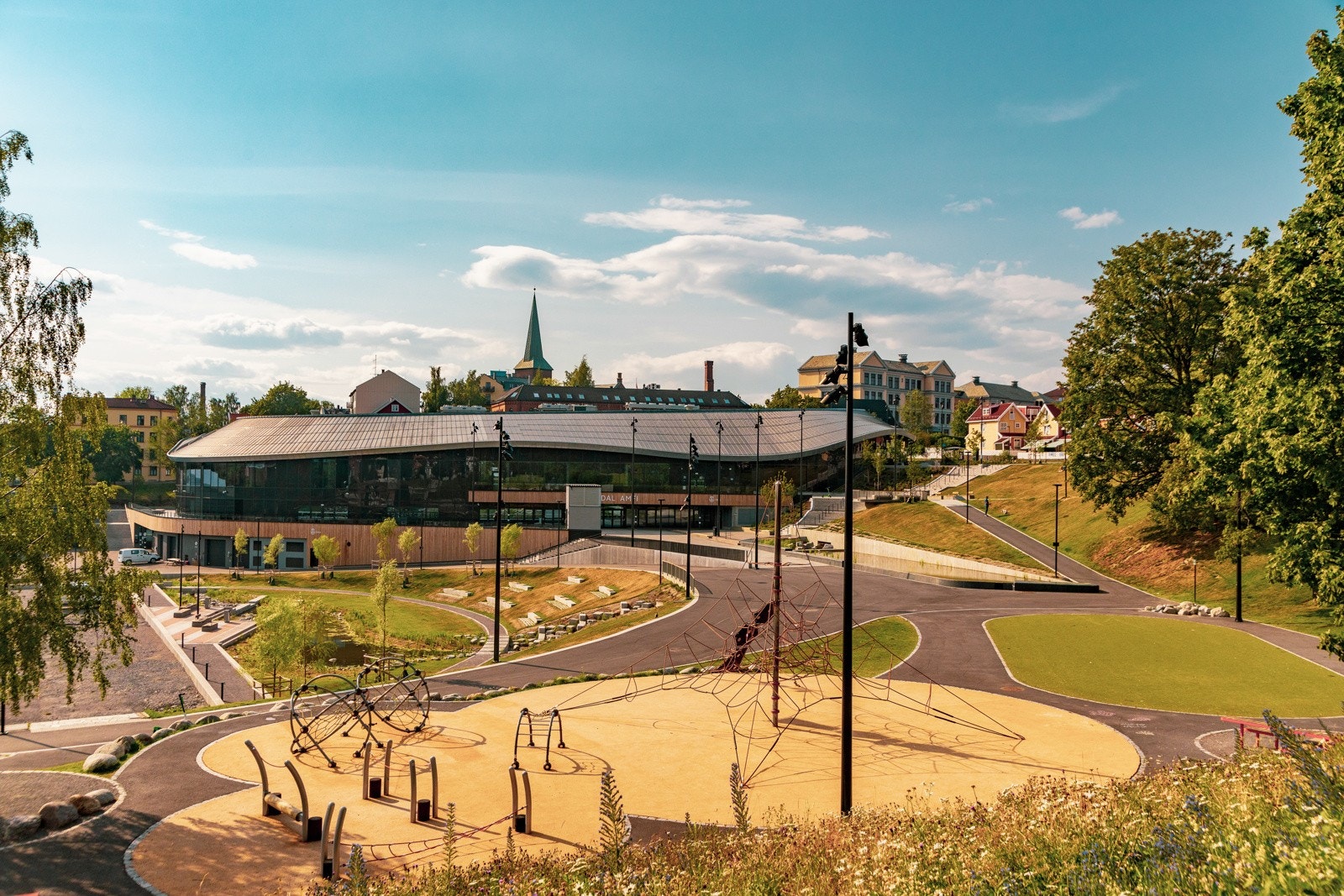 Nærområde: Kort vei til park og idrettsplass på Jordal. Galleribilde