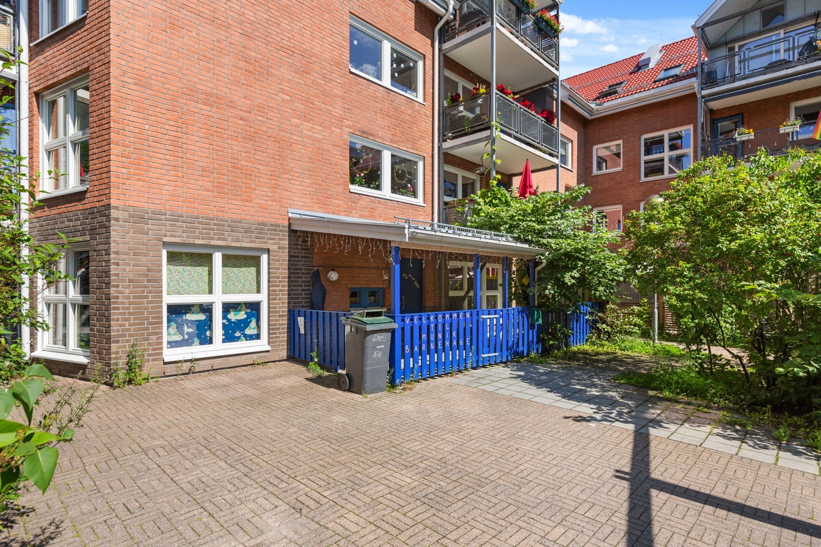 Borettslaget har fortrinnsrett i Munik barnehage som ligger like ved leiligheten. Galleribilde