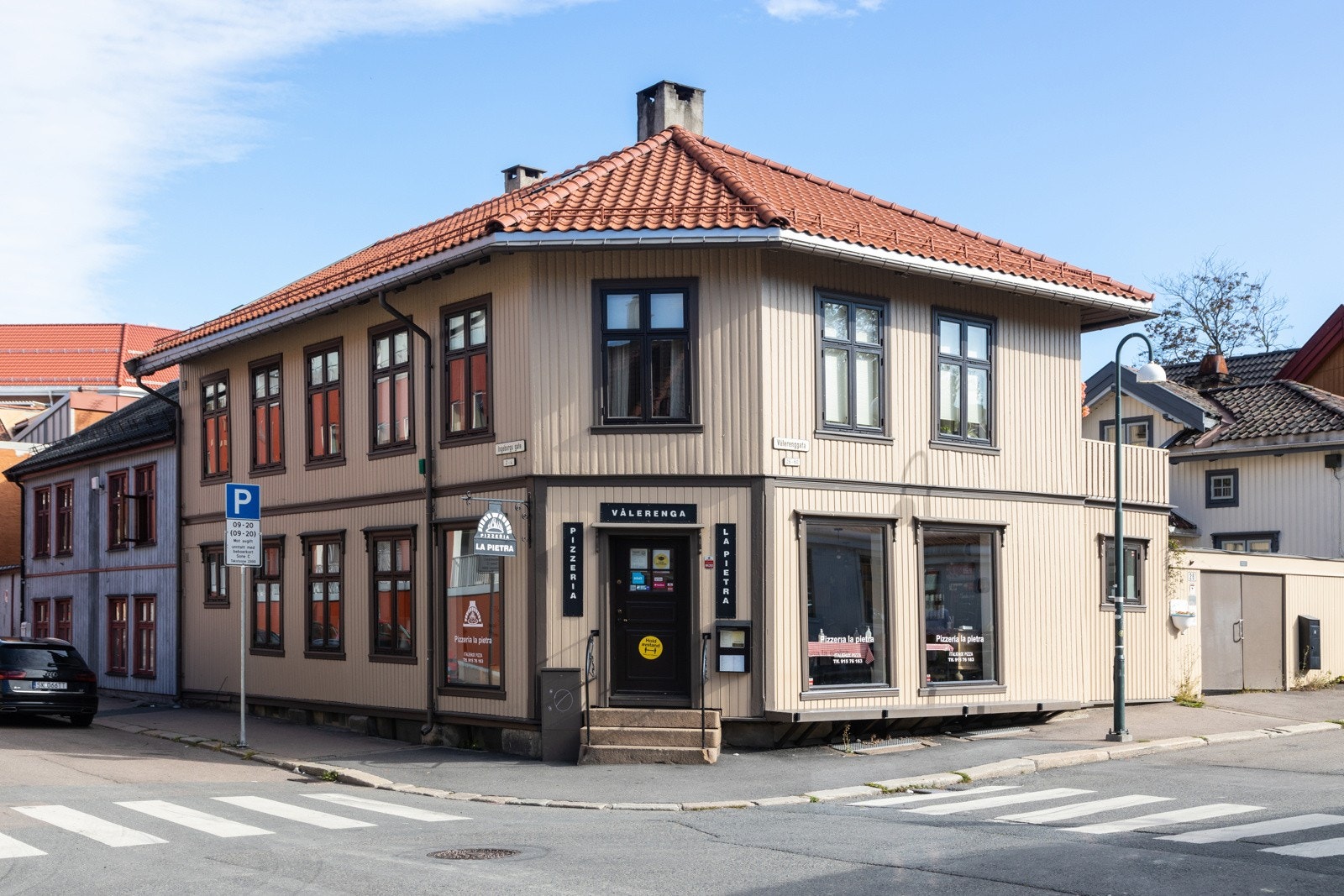 Nærområde: Pizzeria la Pietra, kanskje en av byens beste? Galleribilde