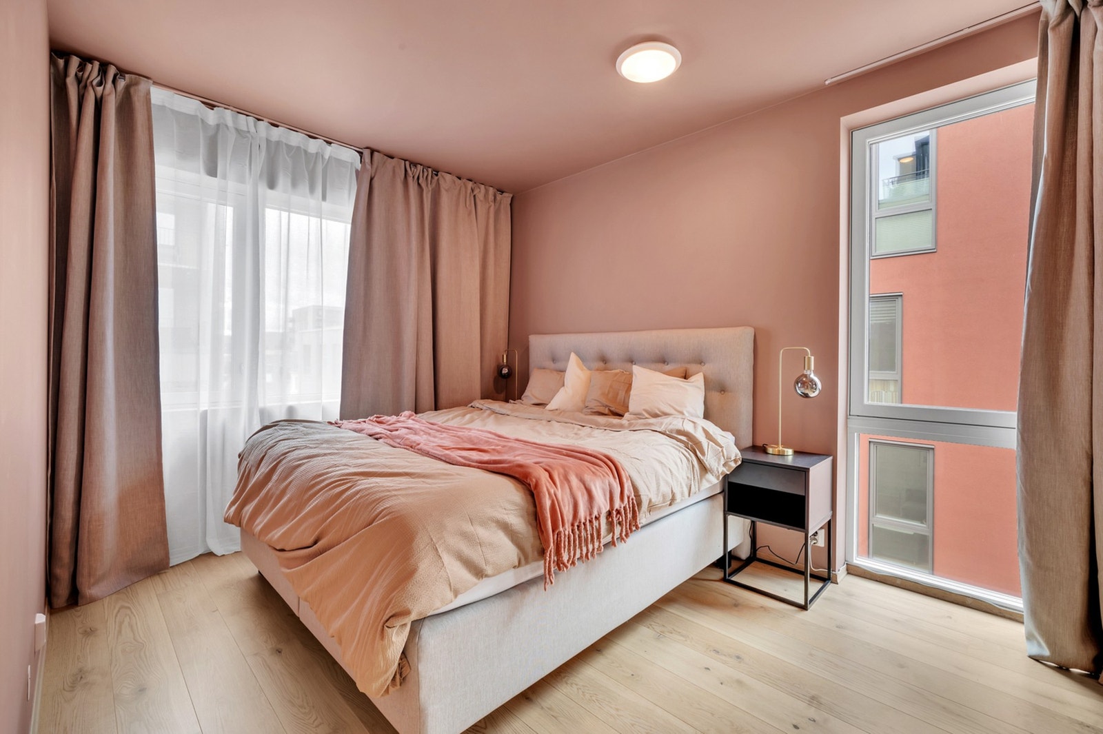 Hovedsoverommet er på ca. 12,6 m² meg god plass til dobbeltseng. Galleribilde