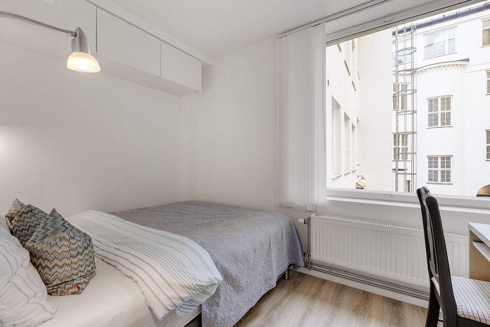Soverom med plass til dobbelt seng og ønsket møblement. Galleribilde