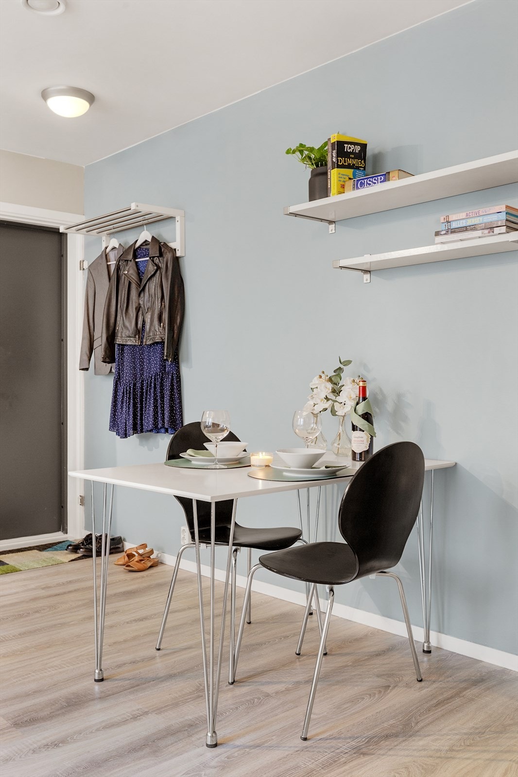 Lave felleskostnader på kr 2980,- inkl. fyring, varmtvann og nett. Galleribilde