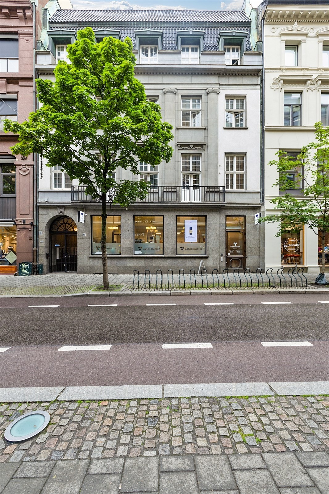 Leiligheten er tilknyttet Sameiet Kirkegt 19/Prinsensgt 12, Sameiet består av 49 leiligheter og 2 næringsseksjoner. Galleribilde