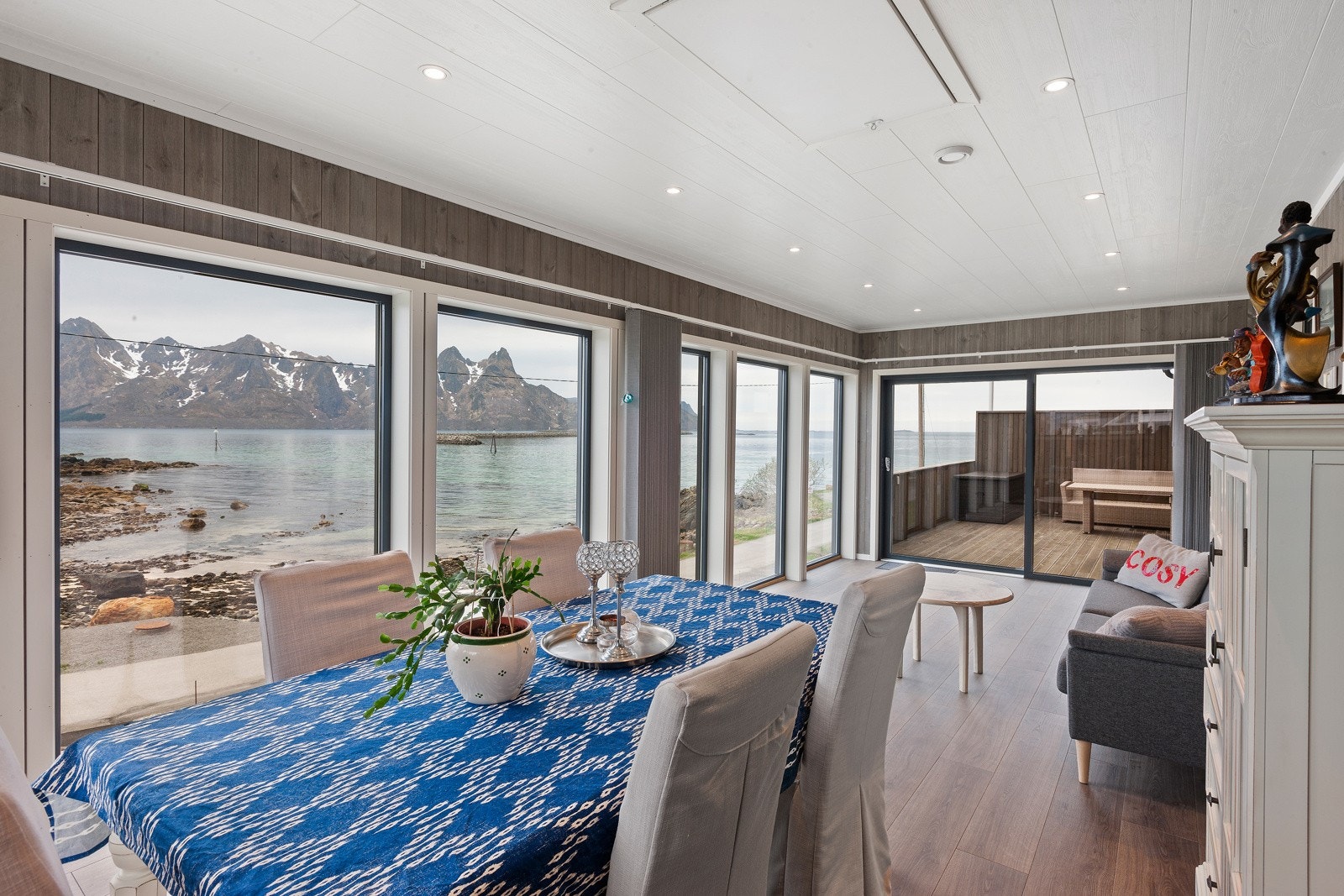 Et rom som kan brukes til selskaper, avslapping, etc. Galleribilde