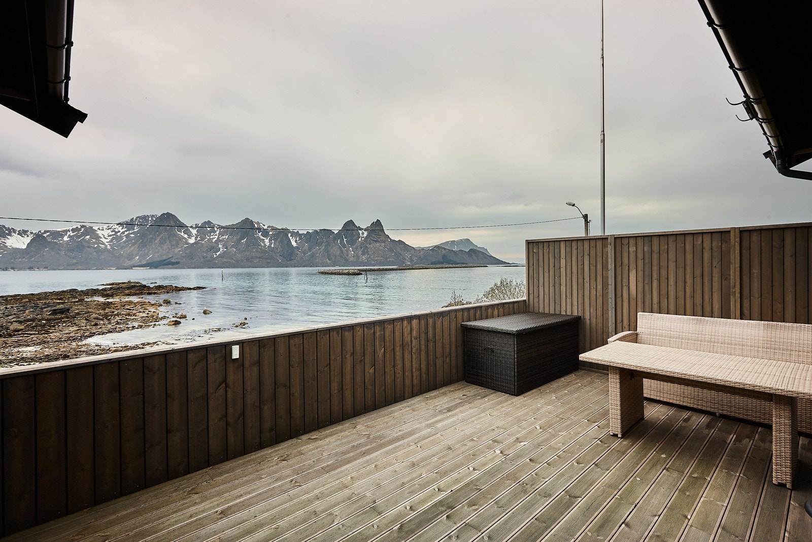 Veranda vendt mot sør med utgang fra vinterhagen. Galleribilde