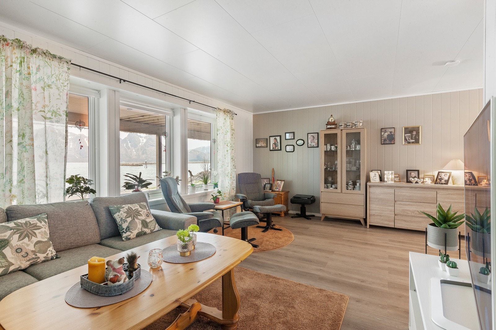 Varmekabler i gulv i hele utleiedelen foruten om soverom og bod. Galleribilde