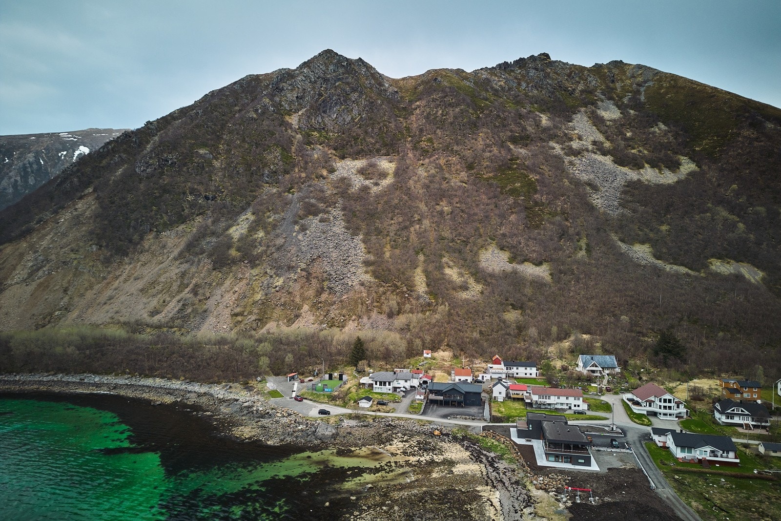 Kort vei til Kongeplassen som har ballbinge, grillplass og gapahuk. Galleribilde