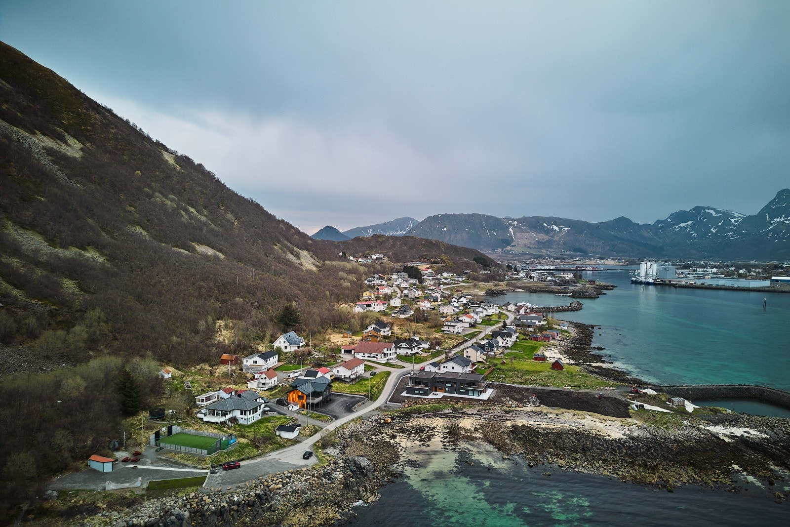 Eiendommen ligger fint til i Vornes i et barnevennlig og rolig område. Galleribilde