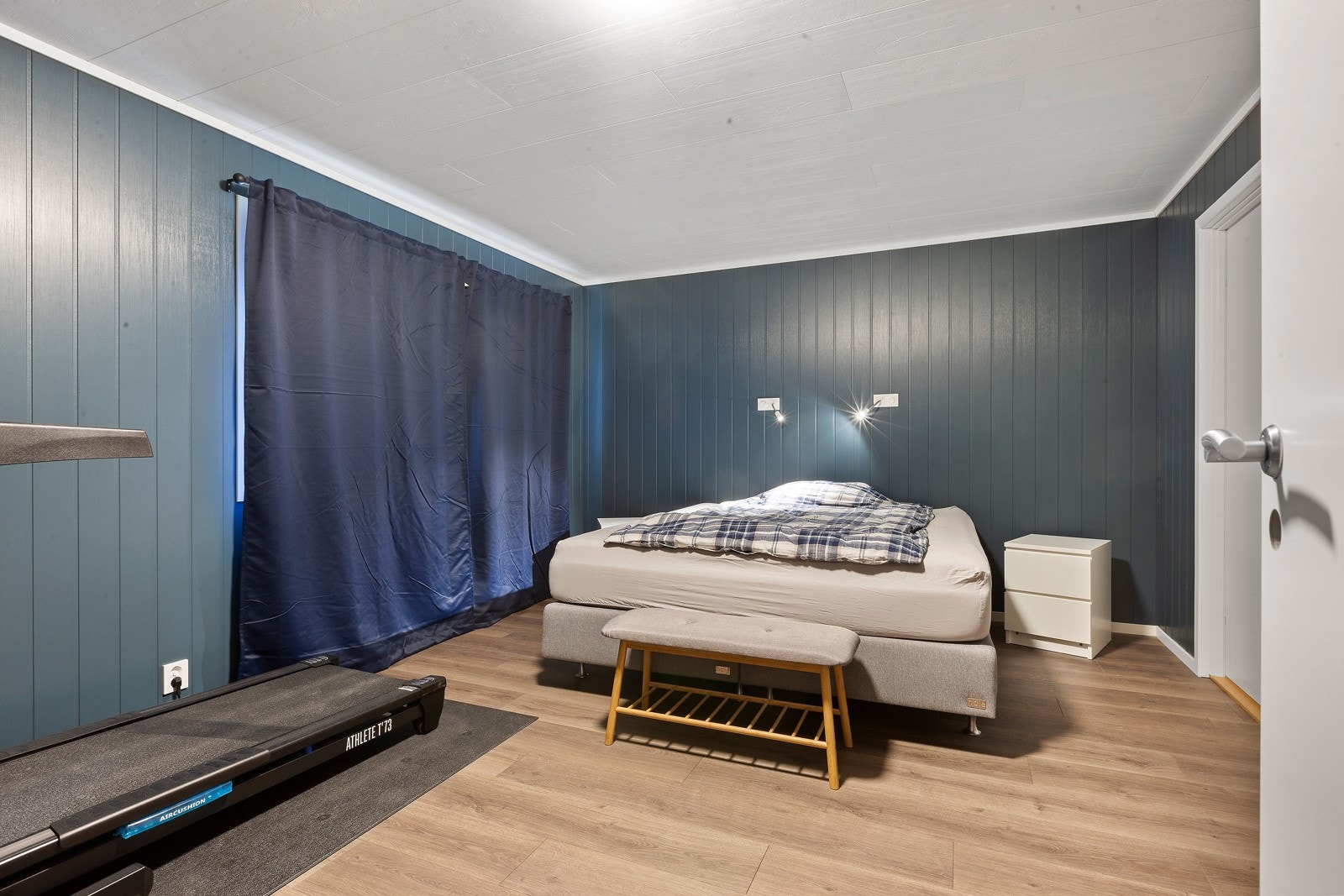 Stort hovedsoverom med god plass til seng og nattbord. Galleribilde