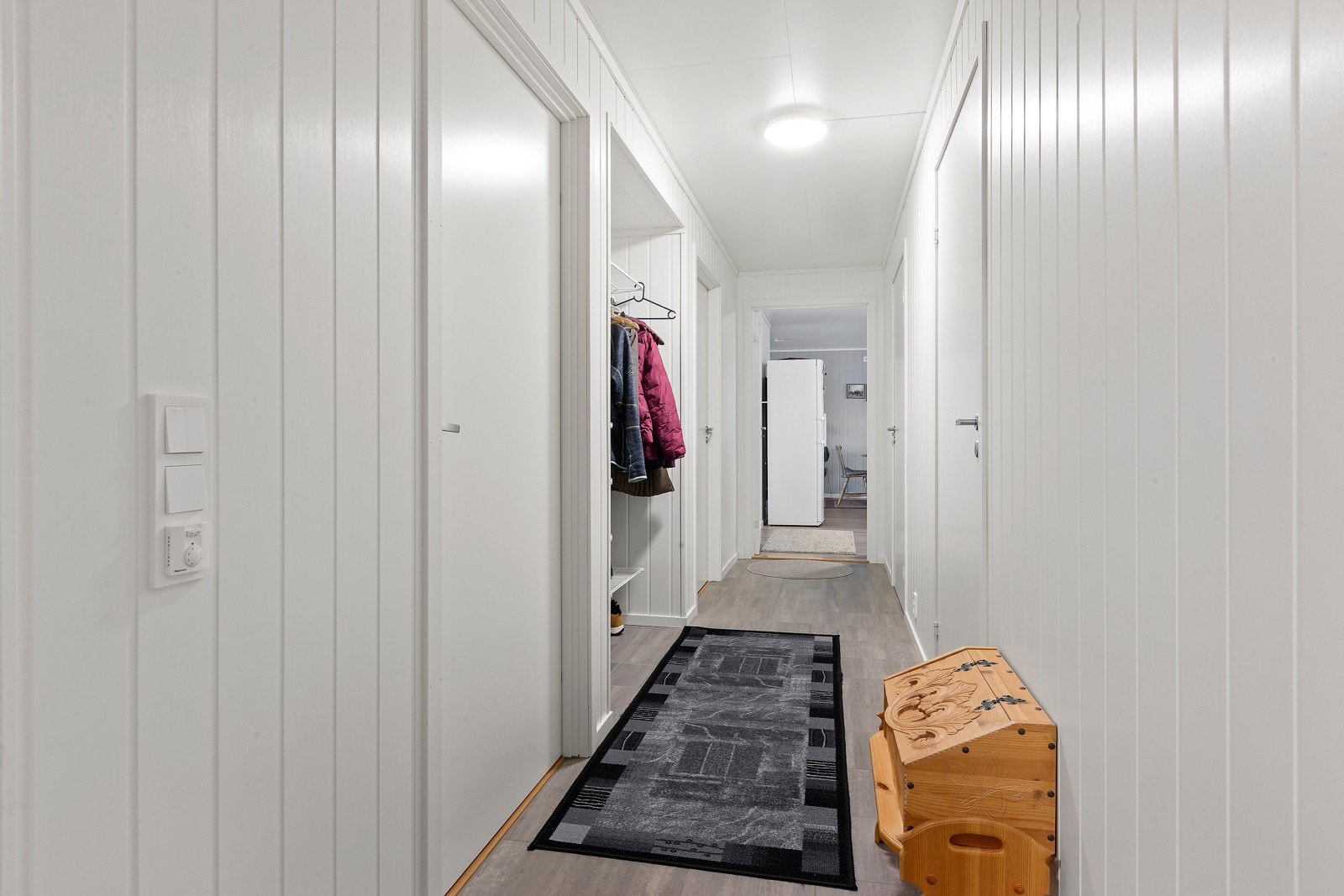 Utleiedelen er godt lydisolert med betongskille mellom etasjene og brannsikker fra hoveddelen. Galleribilde