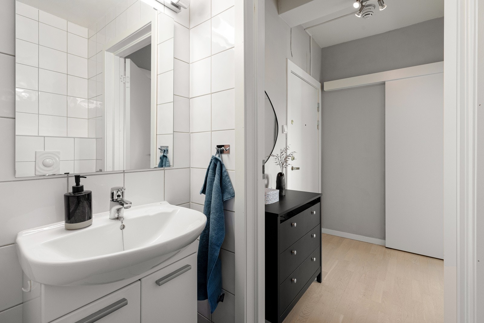 Servant med skap plass Galleribilde