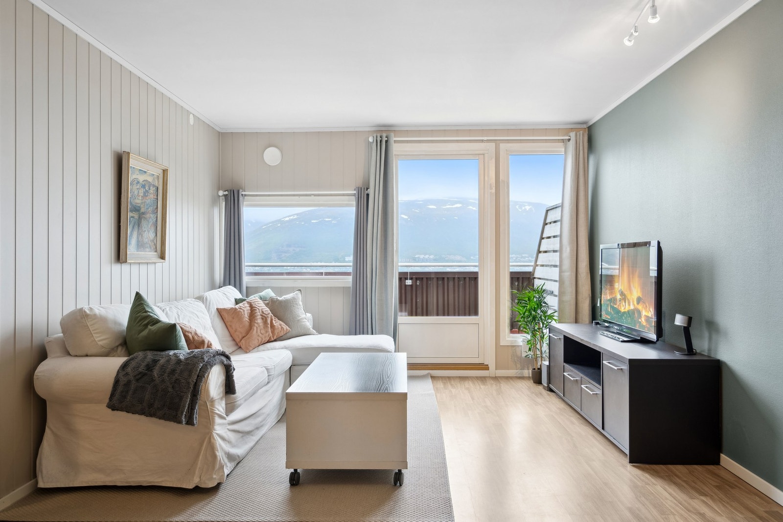 Stue med utgang til veranda Galleribilde