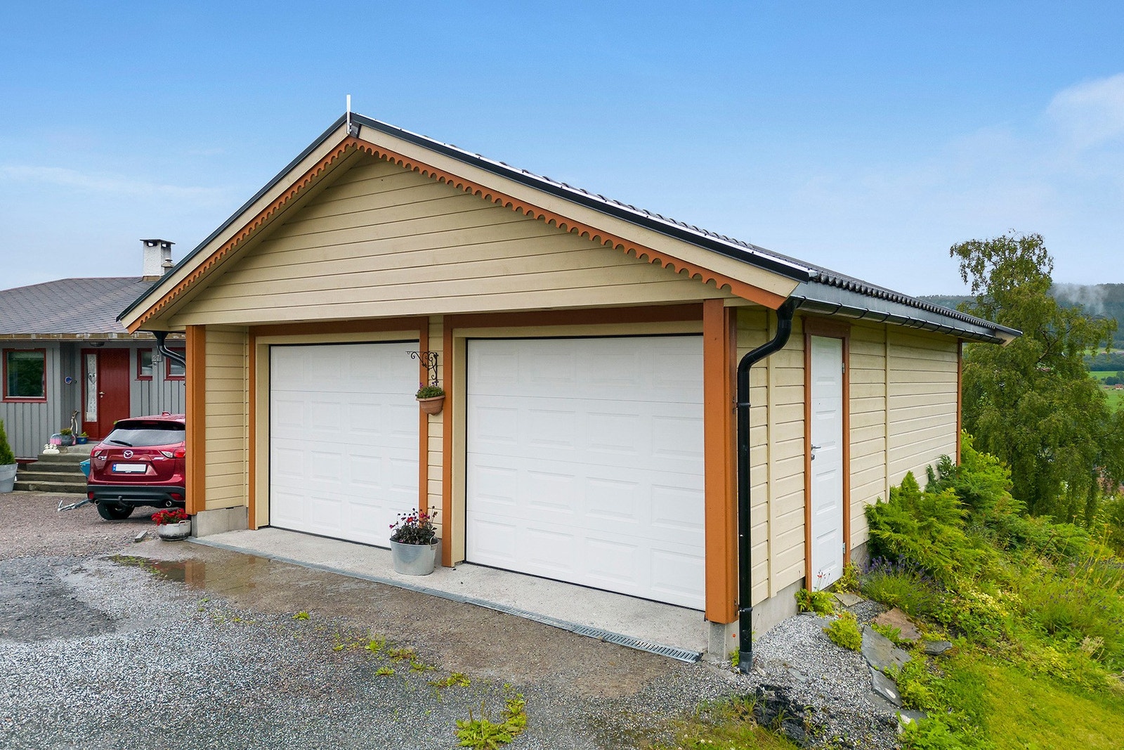 Garasje - én garasje følger boligen Galleribilde