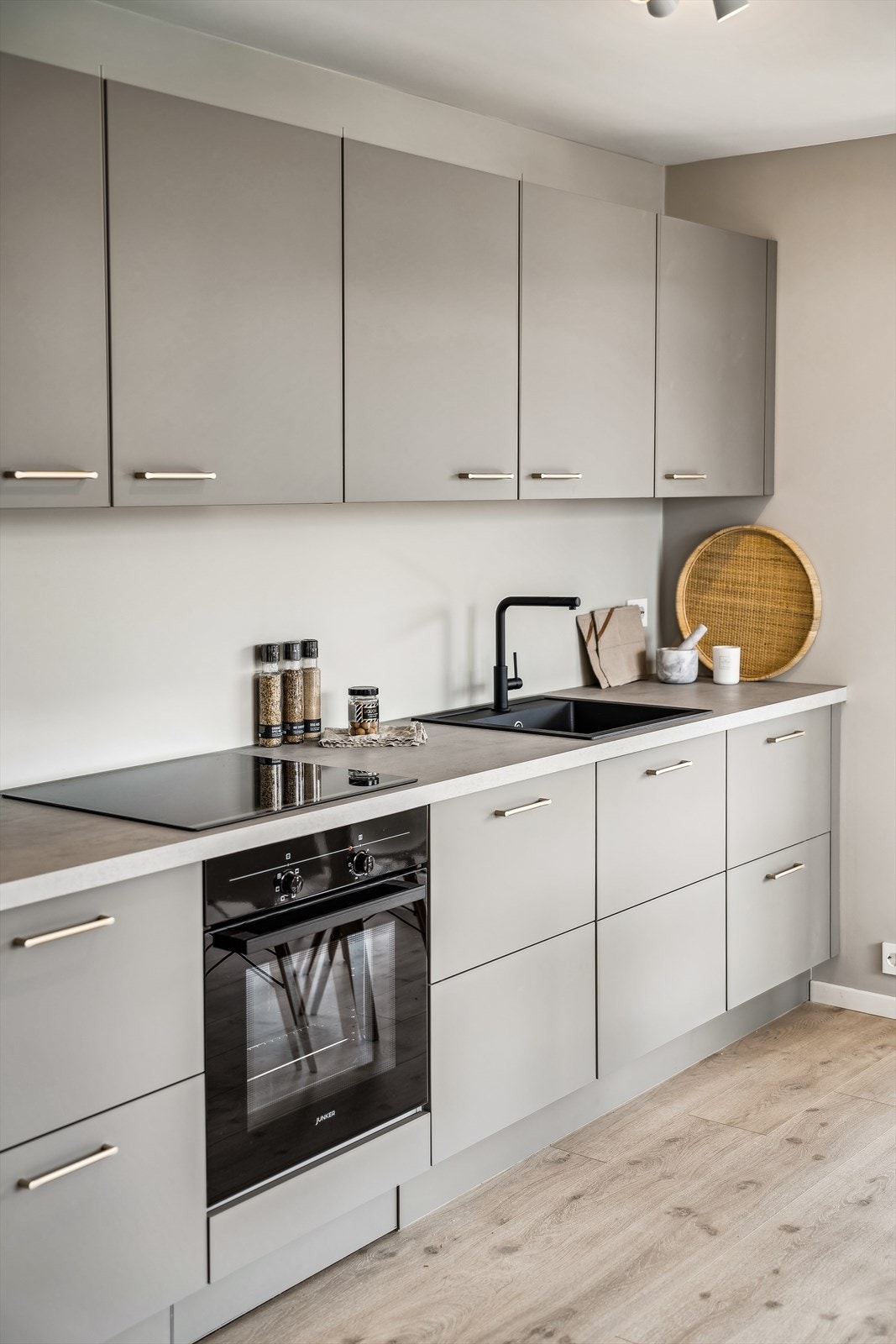 Nydelig kjøkken med matte fronter Galleribilde