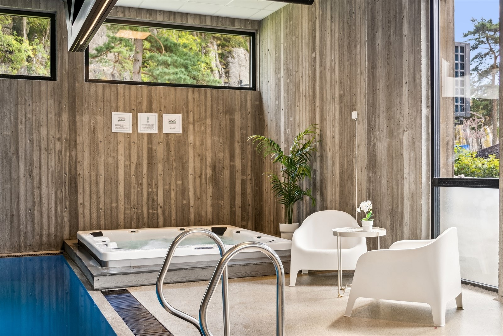 Etter lange turer på stranda kan det være fint med et tur i boblebadet Galleribilde