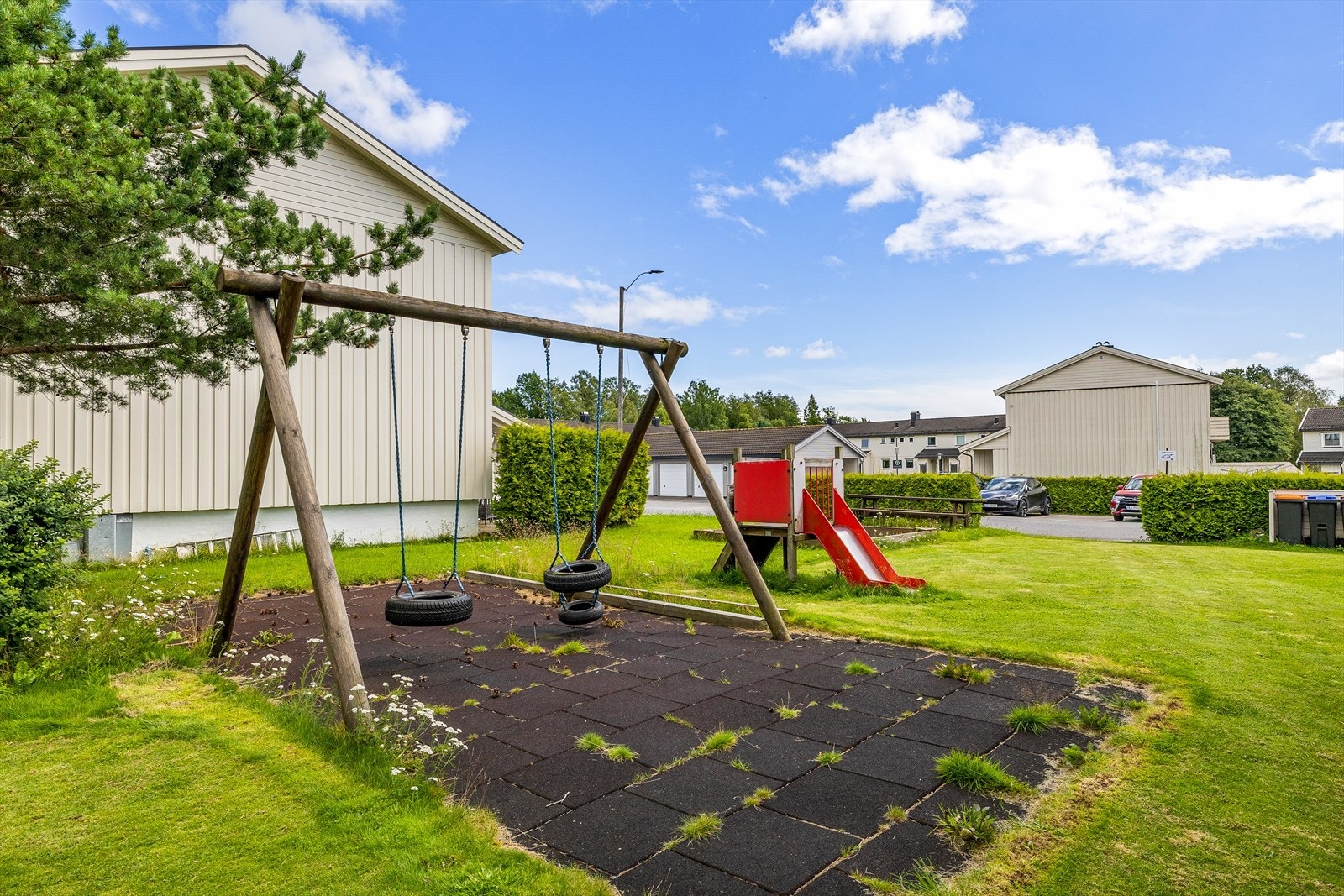 Hyggelig lekeplass i borettslaget. Galleribilde