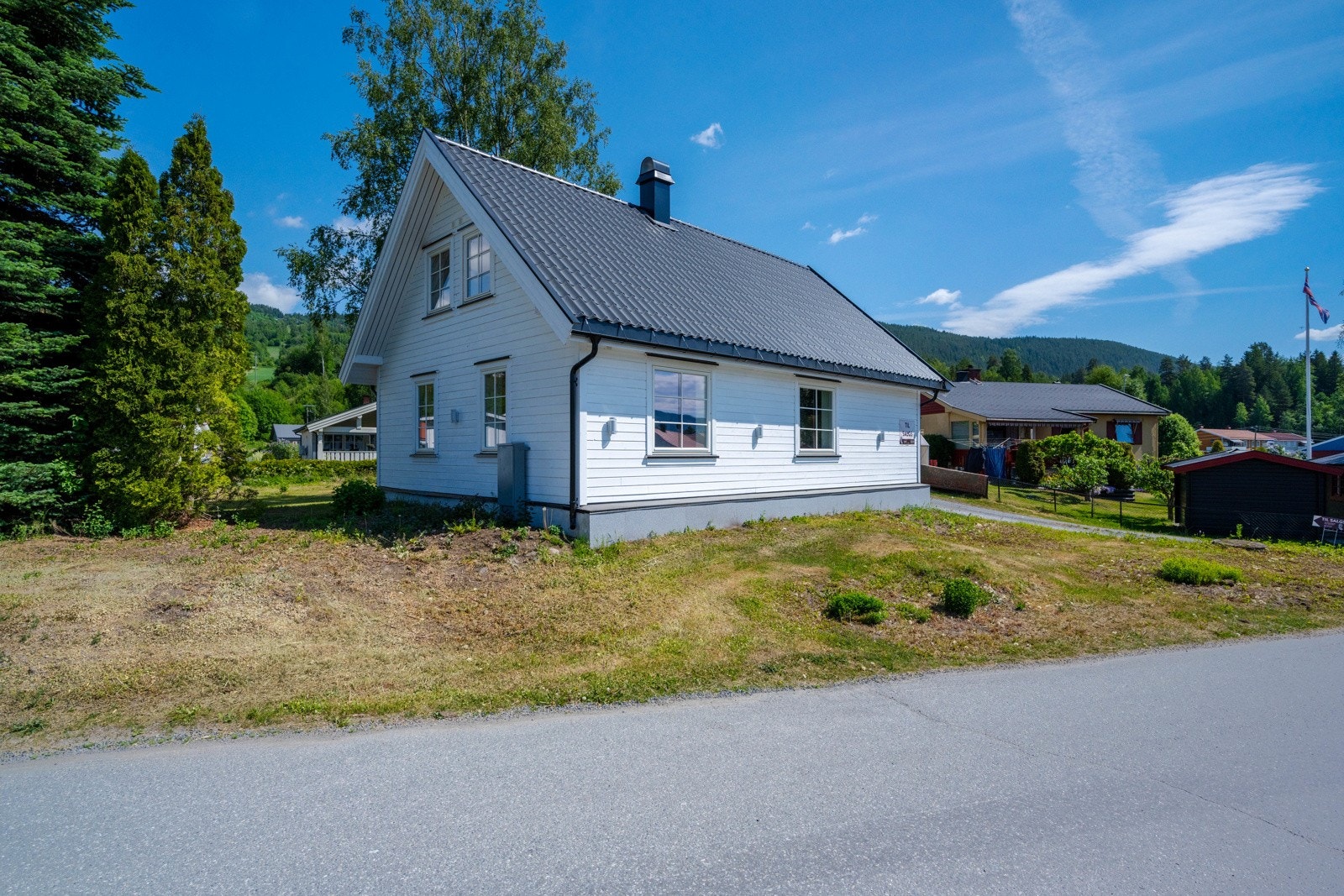 Sentralt beliggende på Dokka med umiddelbar nærhet til barnehage og gangavtand til barne- og ungdomsskole. Galleribilde