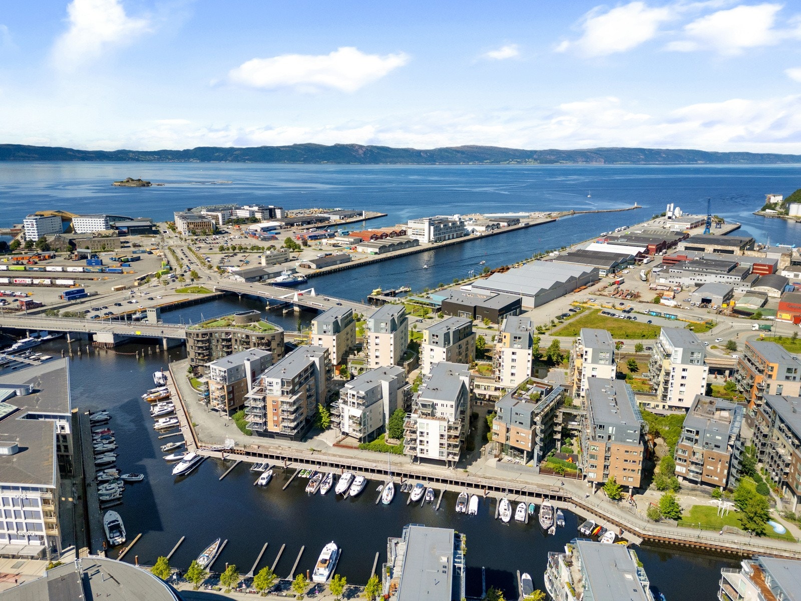 Solsiden/Nedre Elvehavn, som er et av de mest populære boområdene i Trondheim. Beliggenheten passer den urbane livsstilen og tilbyr så og si alt i umiddelbar nærhet. Galleribilde