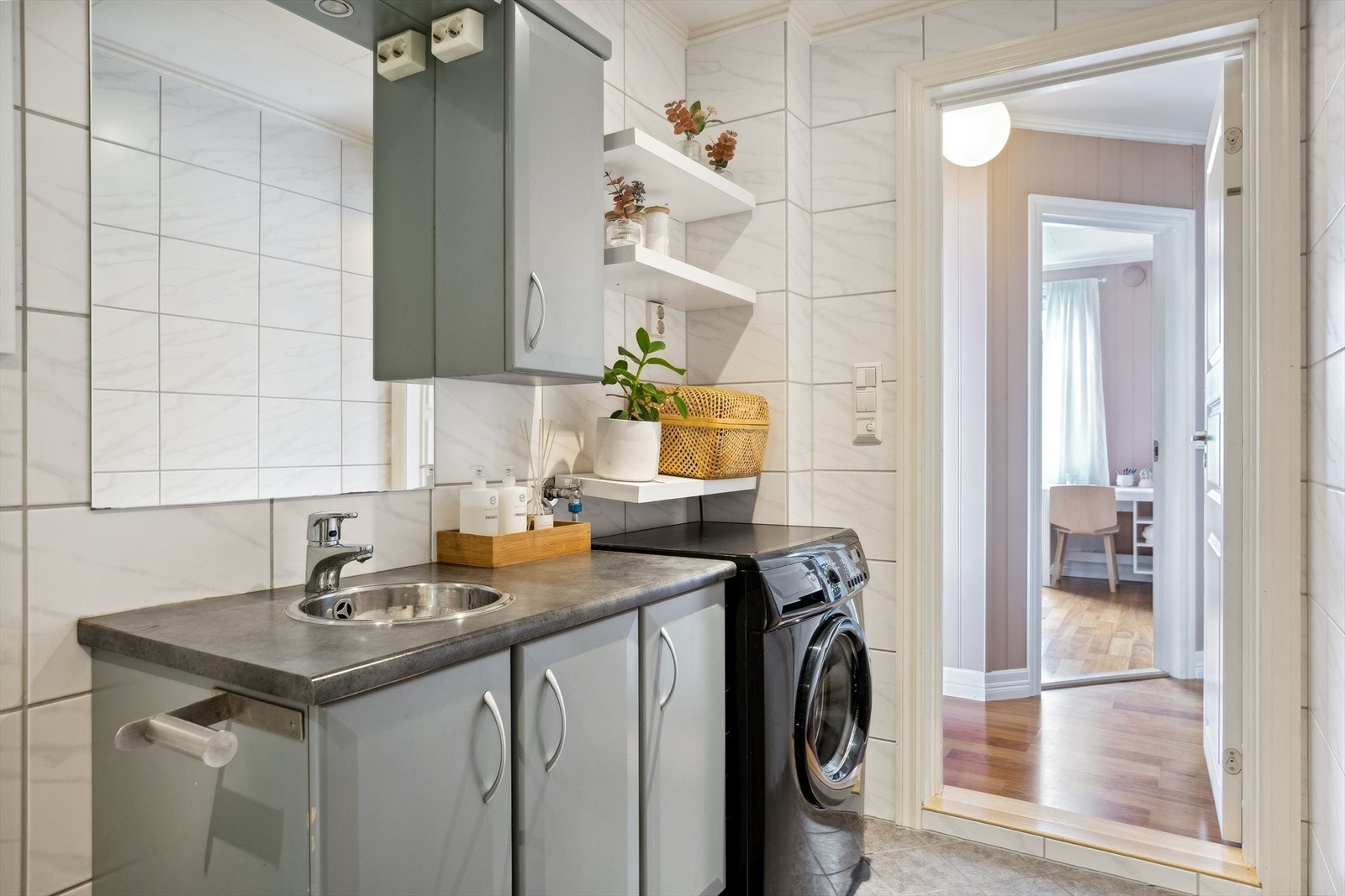 Badet har varme i gulv. Galleribilde