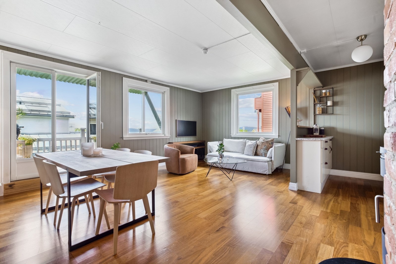 Aktiv Eiendomsmegling v/Christian Drøyvold har gleden av å presentere Skule Bårdsøns gate 13A - en pen 3-roms leilighet på attraktive Singsaker. Galleribilde