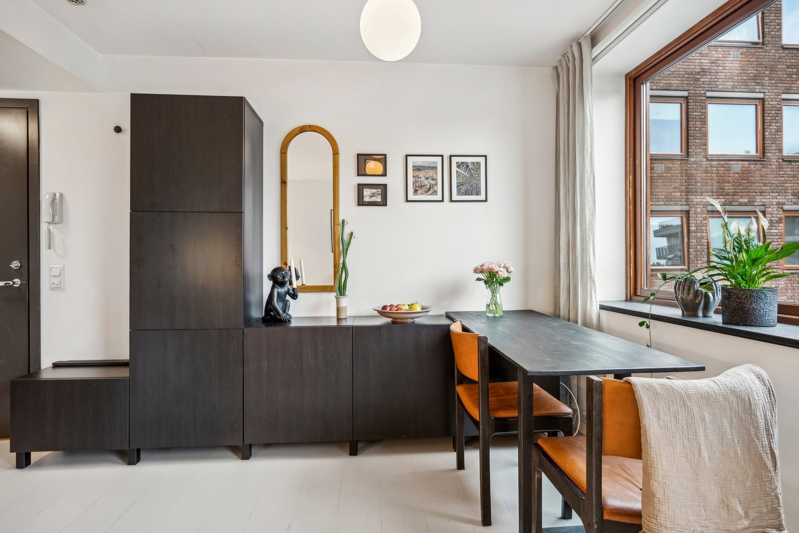 Den enkle planløsning gjør det enkelt å møblere leiligheten. Galleribilde