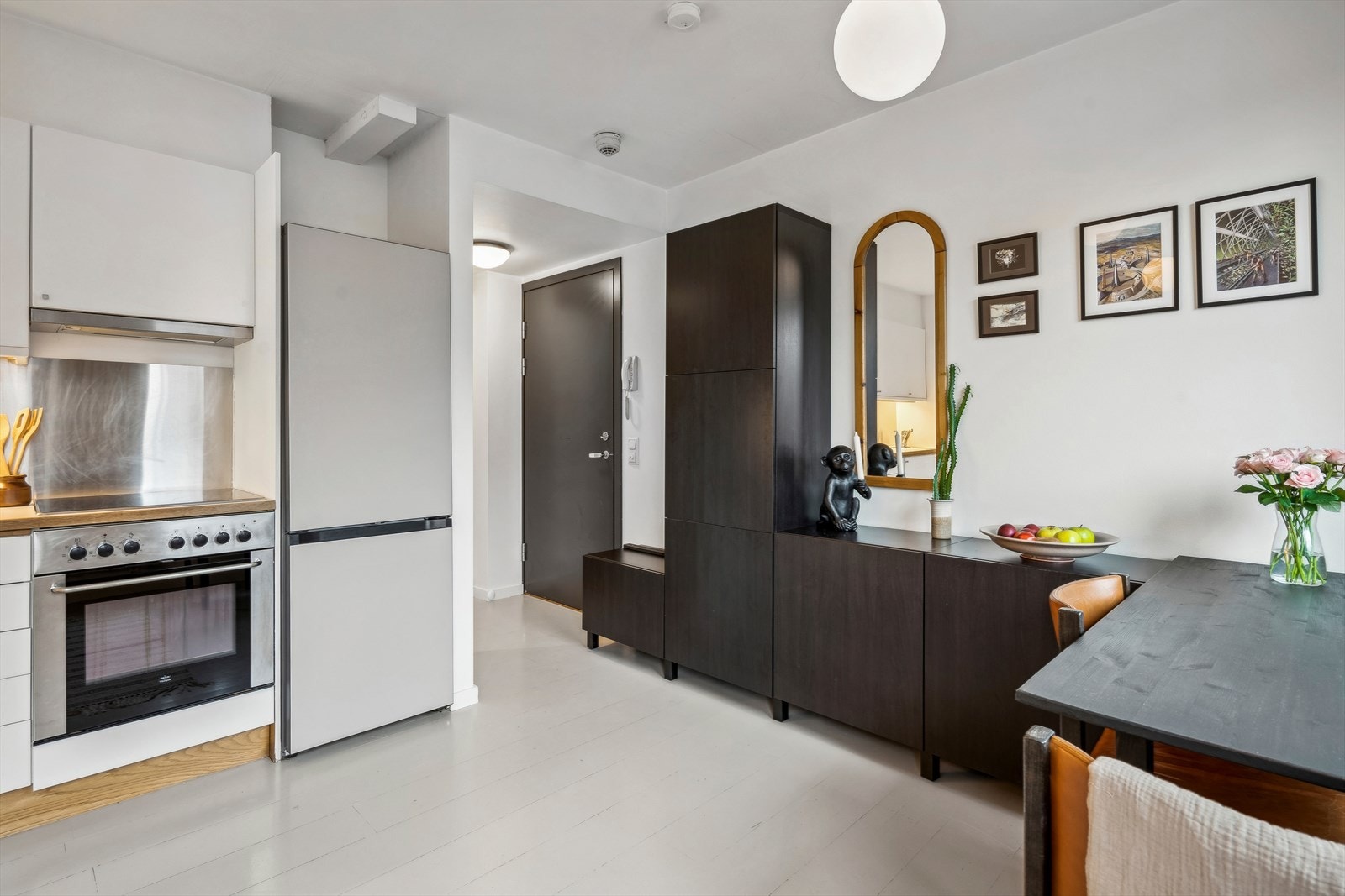 Varmtvann, internett og tv er inkludert i felleskostnadene, som gir deg mer forutsigbare bokostnader. Galleribilde