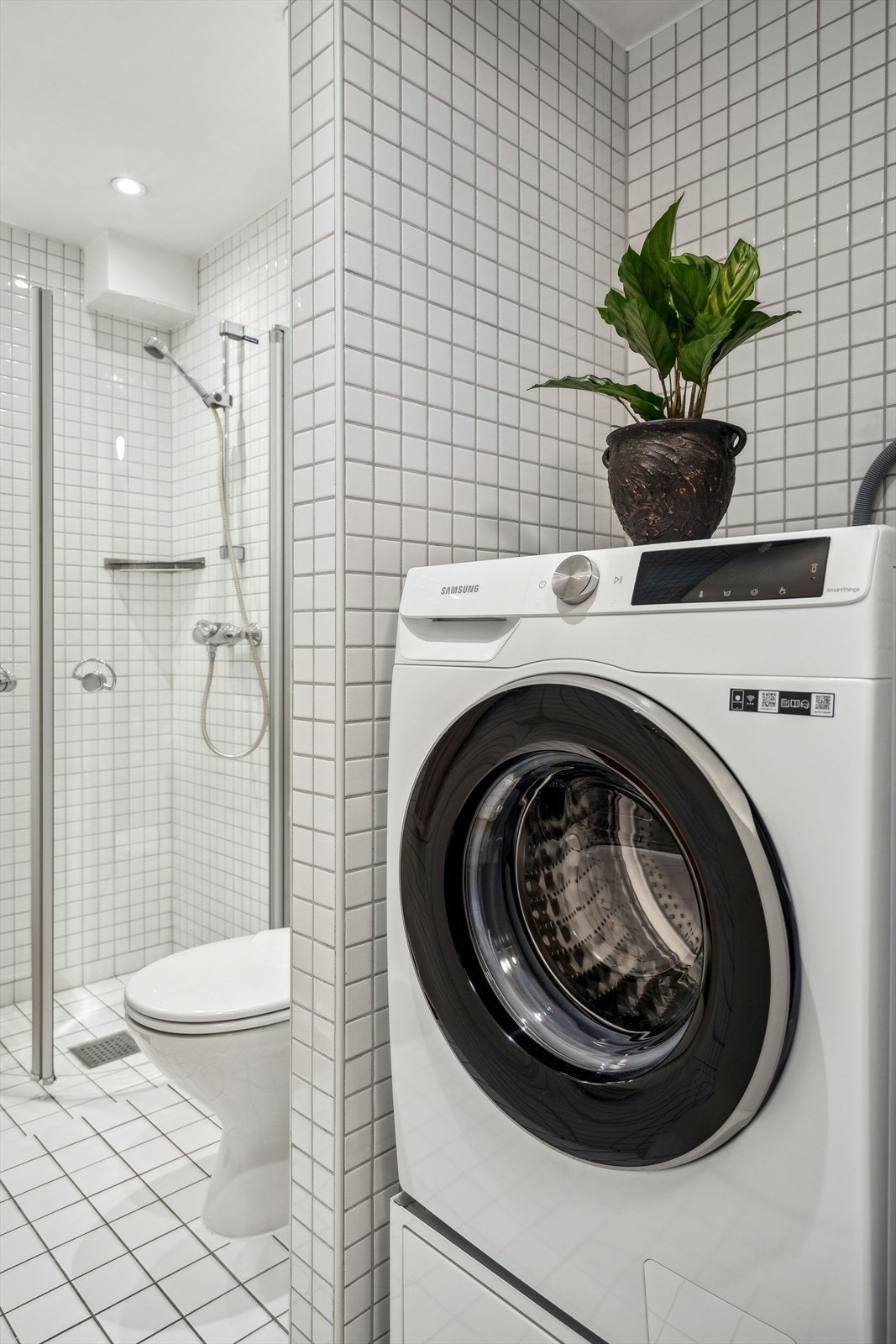 Eget hjørne på bad for vaskemaskin. Galleribilde